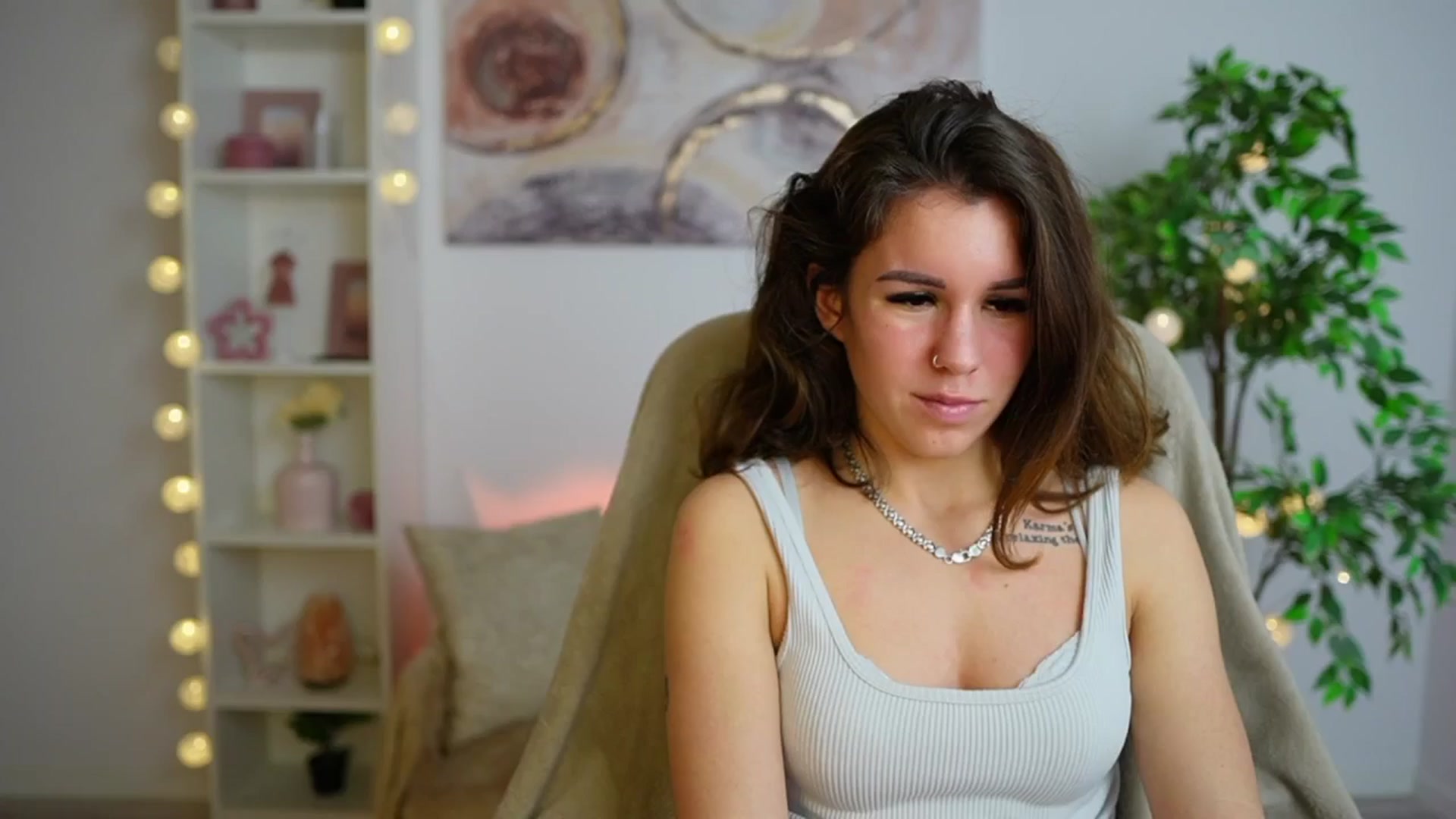 Gallery image thumbnail from Alyssa_Hall's myfreecams stream on, 12/20/2024, 15:42 image 16 of 20