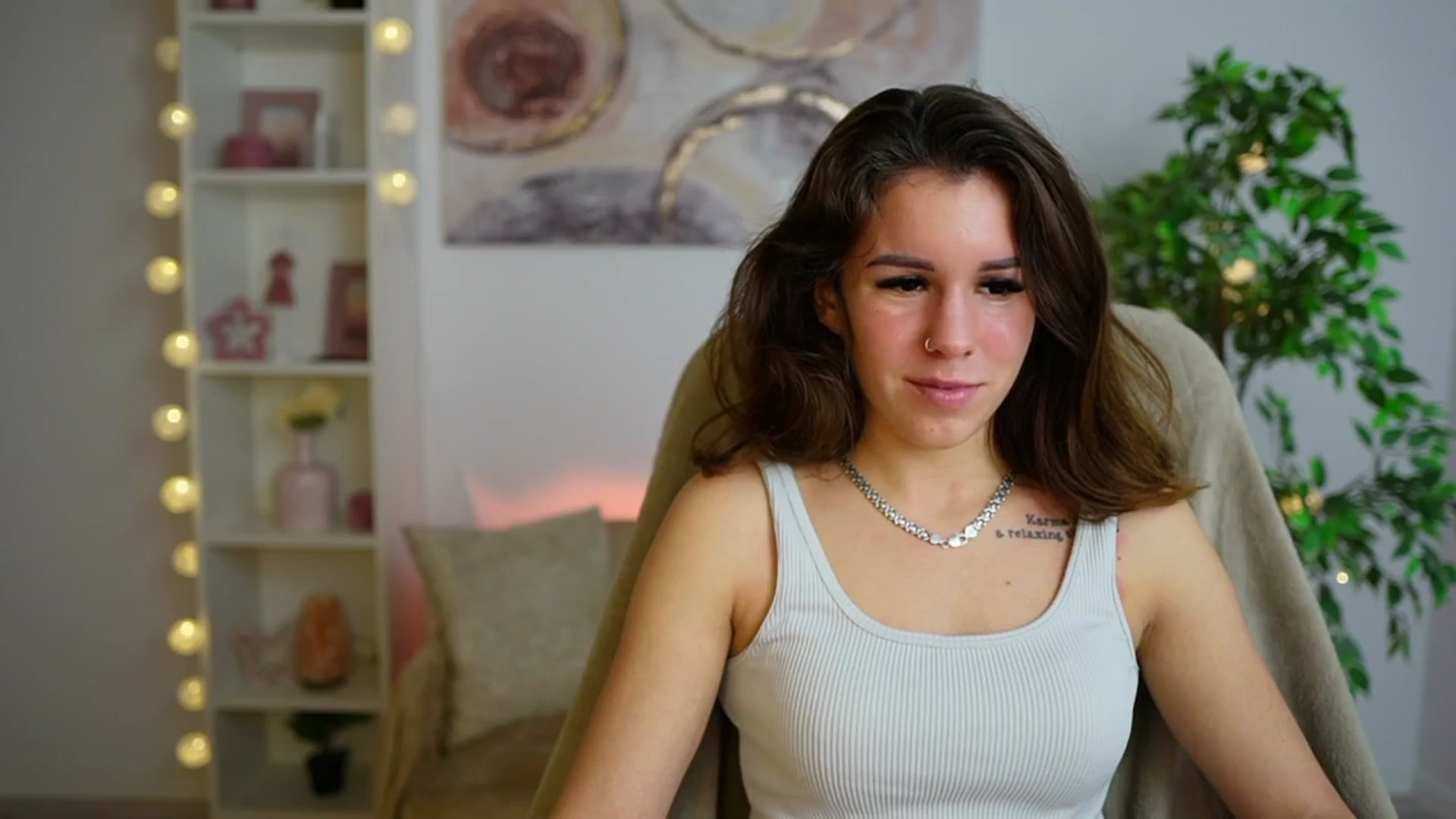 Gallery image thumbnail from Alyssa_Hall's myfreecams stream on, 12/20/2024, 15:42 image 9 of 20