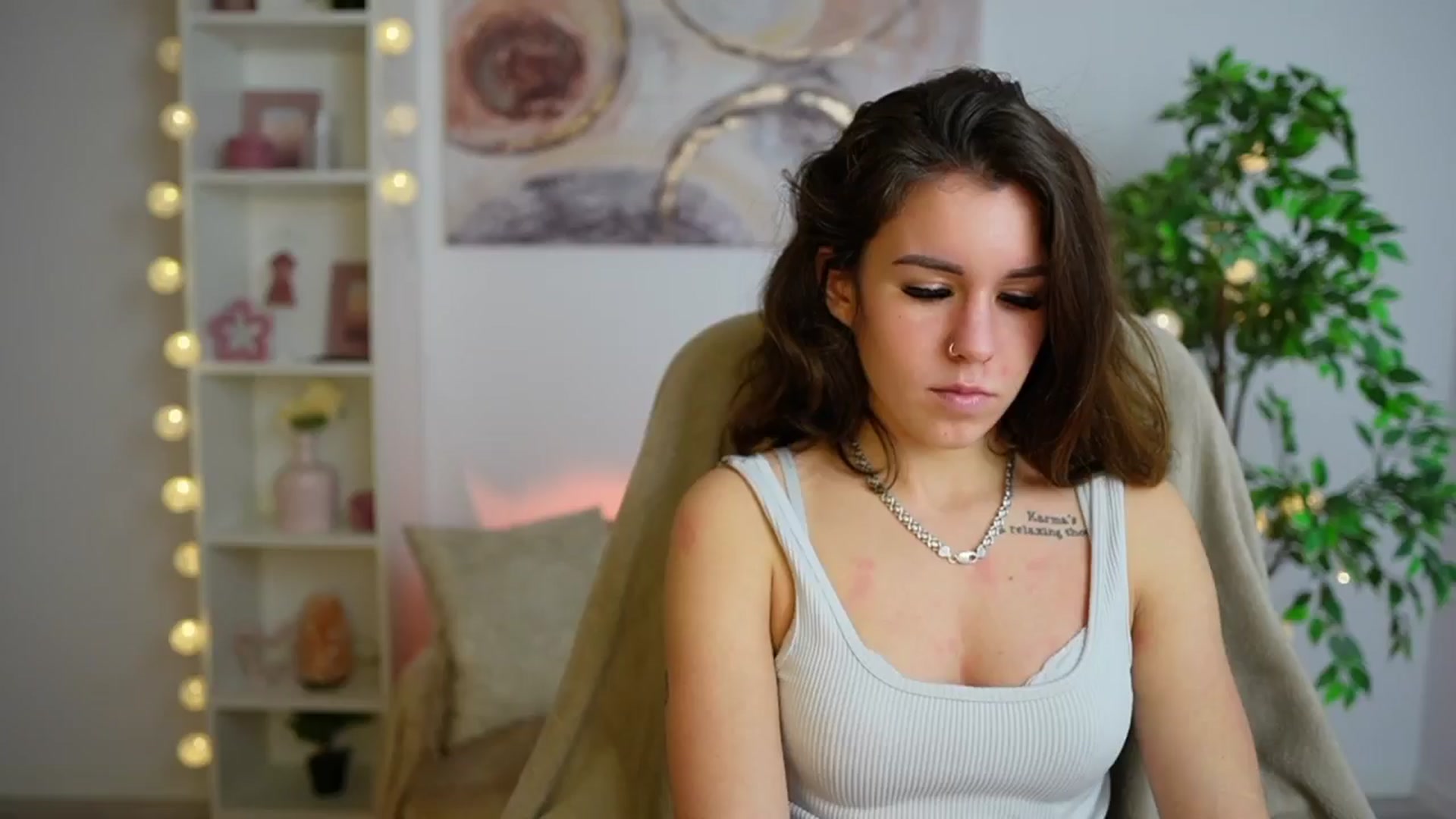 Gallery image thumbnail from Alyssa_Hall's myfreecams stream on, 12/20/2024, 15:42 image 14 of 20