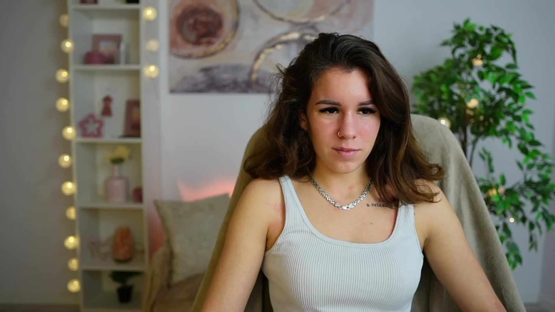 Gallery image thumbnail from Alyssa_Hall's myfreecams stream on, 12/20/2024, 15:42 image 5 of 20