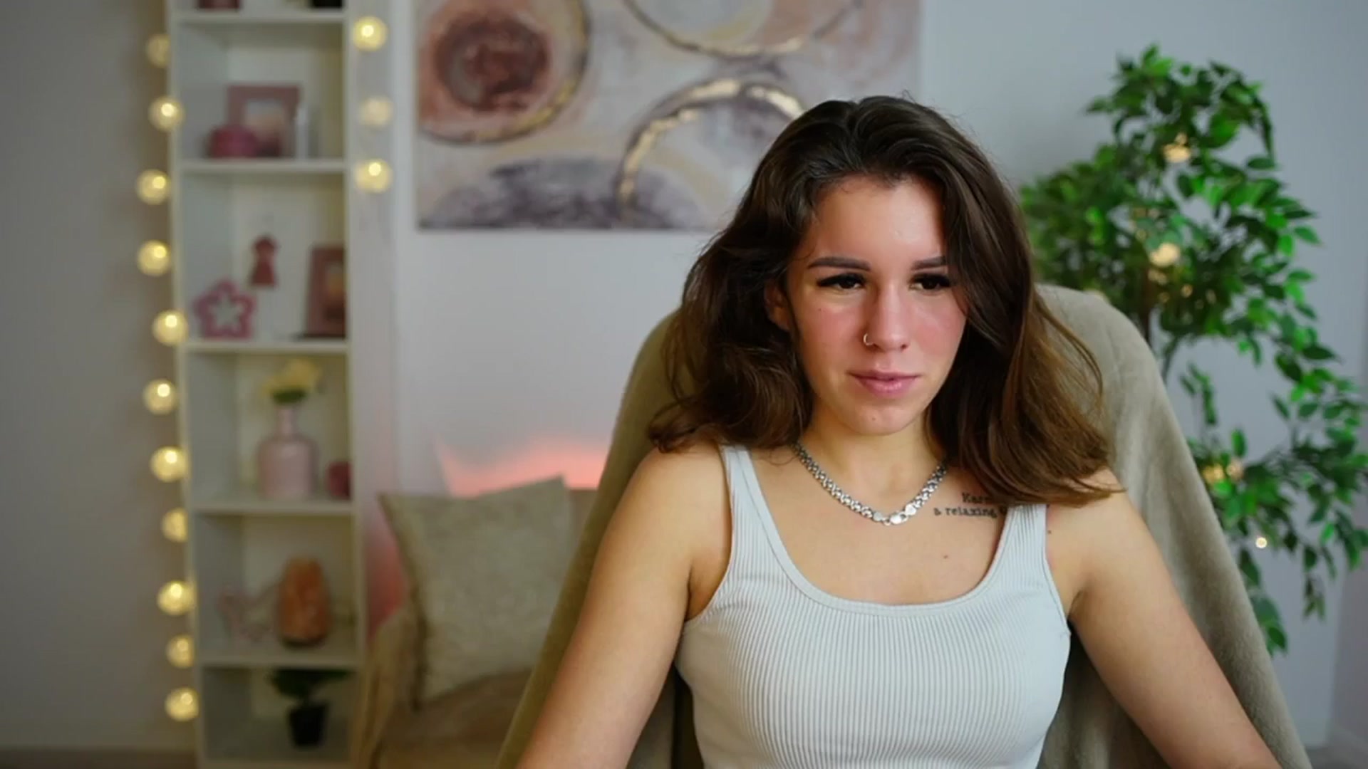 Gallery image thumbnail from Alyssa_Hall's myfreecams stream on, 12/20/2024, 15:42 image 10 of 20