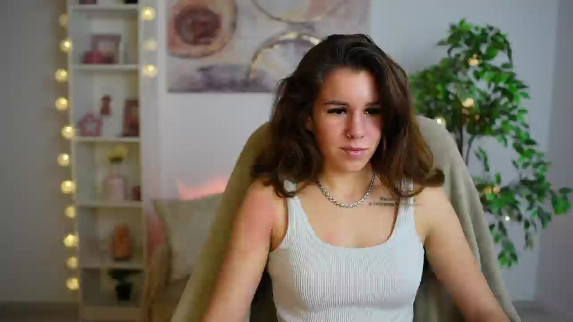 Gallery image thumbnail from Alyssa_Hall's myfreecams stream on, 12/20/2024, 17:47 image 17 of 20