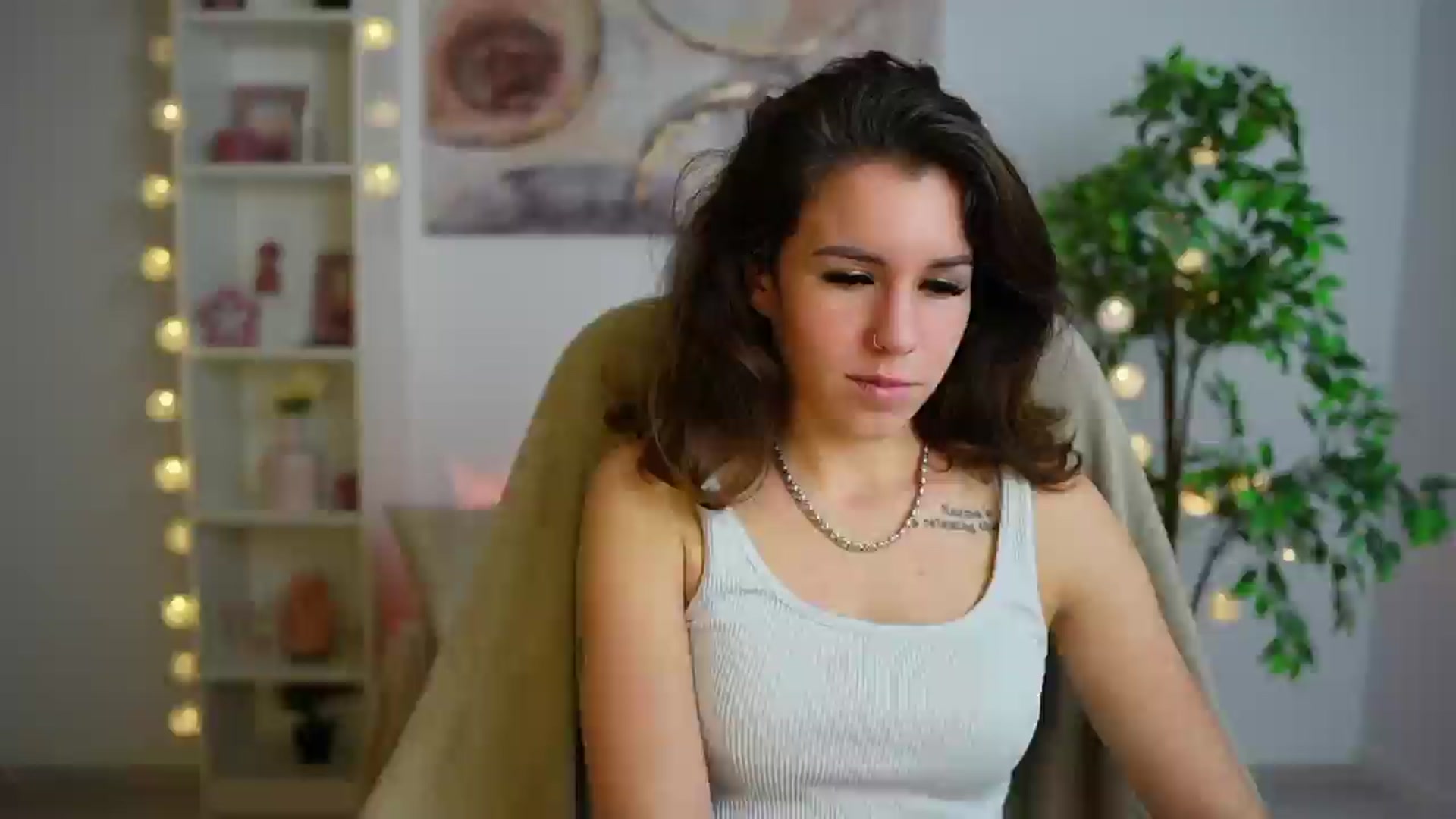 Gallery image thumbnail from Alyssa_Hall's myfreecams stream on, 12/20/2024, 17:47 image 10 of 20