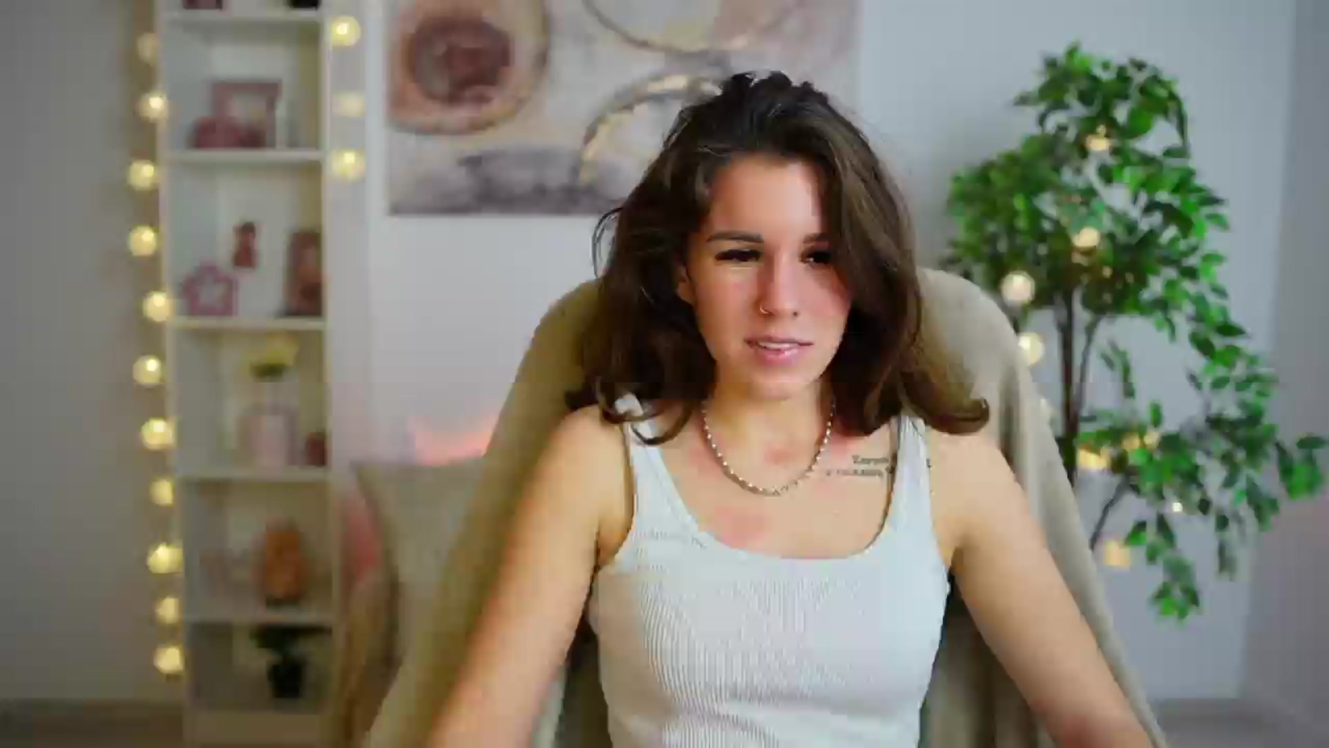 Gallery image thumbnail from Alyssa_Hall's myfreecams stream on, 12/20/2024, 17:47 image 3 of 20