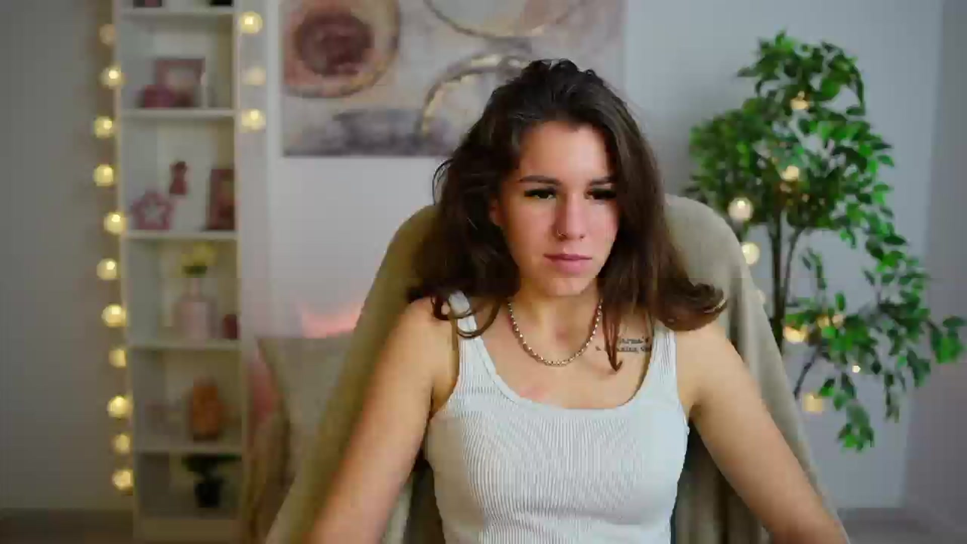 Gallery image thumbnail from Alyssa_Hall's myfreecams stream on, 12/20/2024, 17:47 image 6 of 20