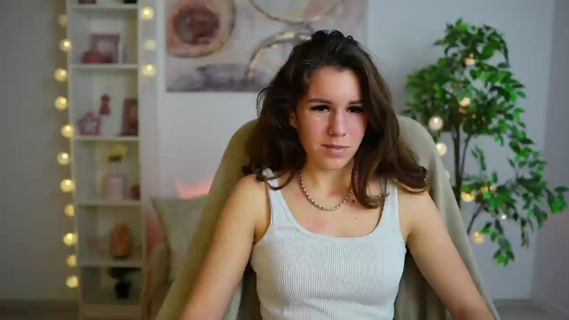 Gallery image thumbnail from Alyssa_Hall's myfreecams stream on, 12/20/2024, 17:47 image 4 of 20