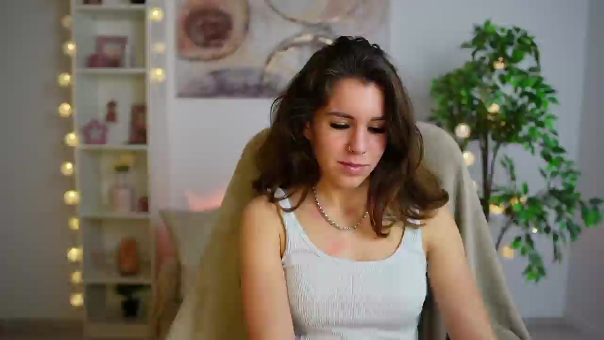 Gallery image thumbnail from Alyssa_Hall's myfreecams stream on, 12/20/2024, 17:47 image 5 of 20