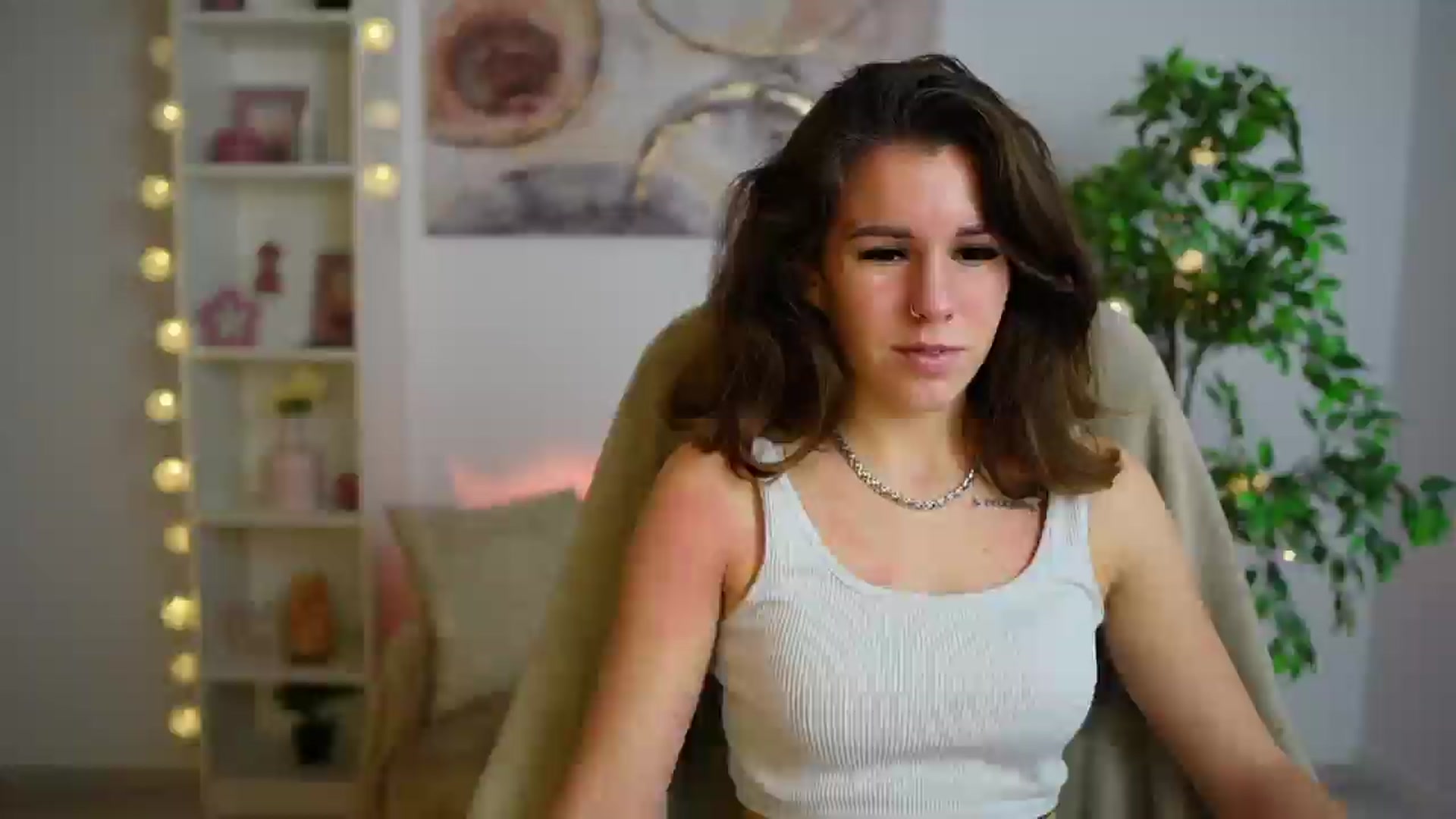 Gallery image thumbnail from Alyssa_Hall's myfreecams stream on, 12/20/2024, 17:47 image 14 of 20