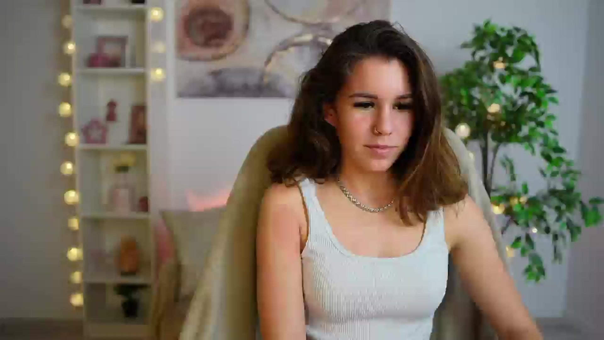 Gallery image thumbnail from Alyssa_Hall's myfreecams stream on, 12/20/2024, 17:47 image 19 of 20