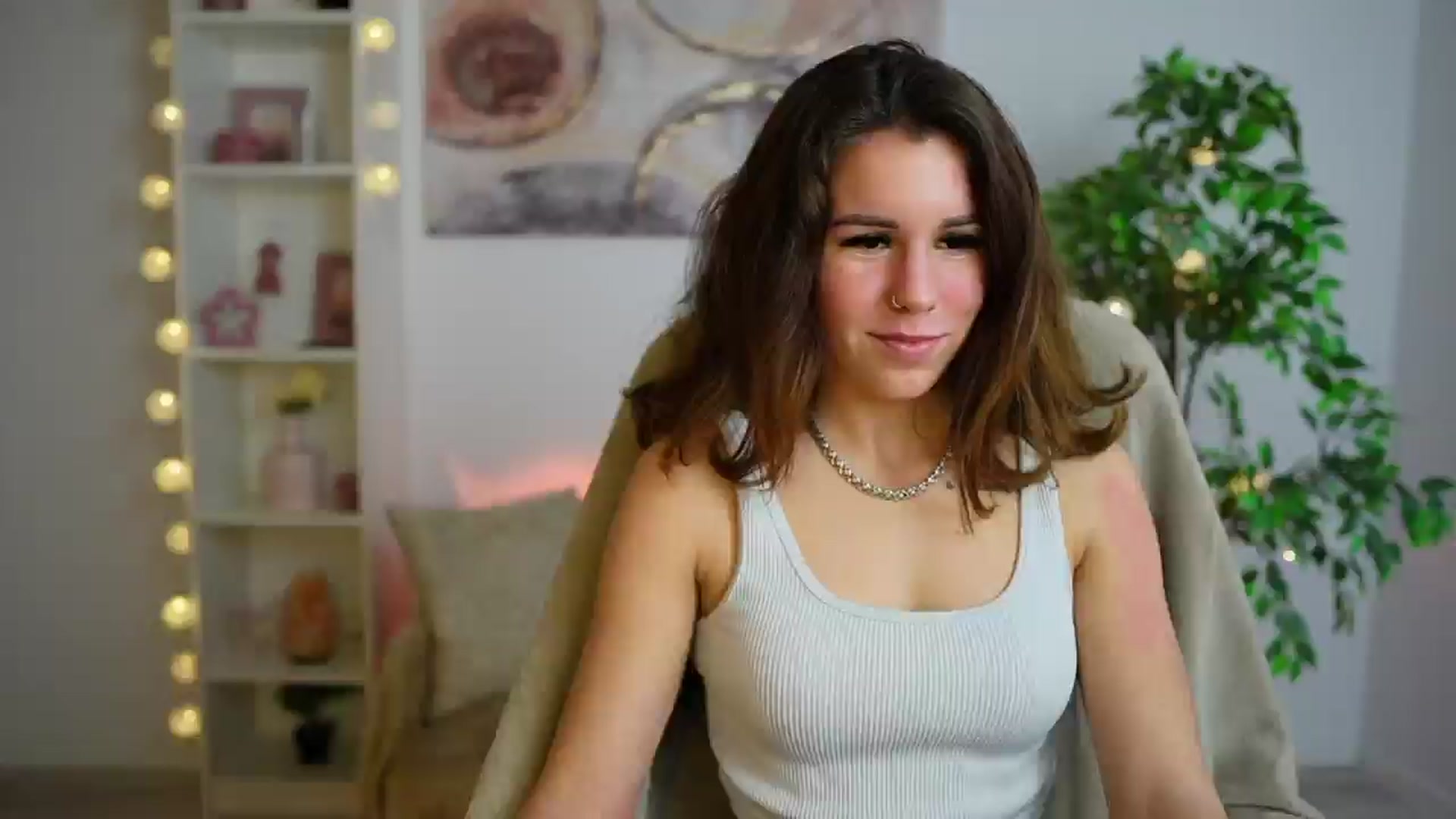 Gallery image thumbnail from Alyssa_Hall's myfreecams stream on, 12/20/2024, 18:56 image 14 of 20