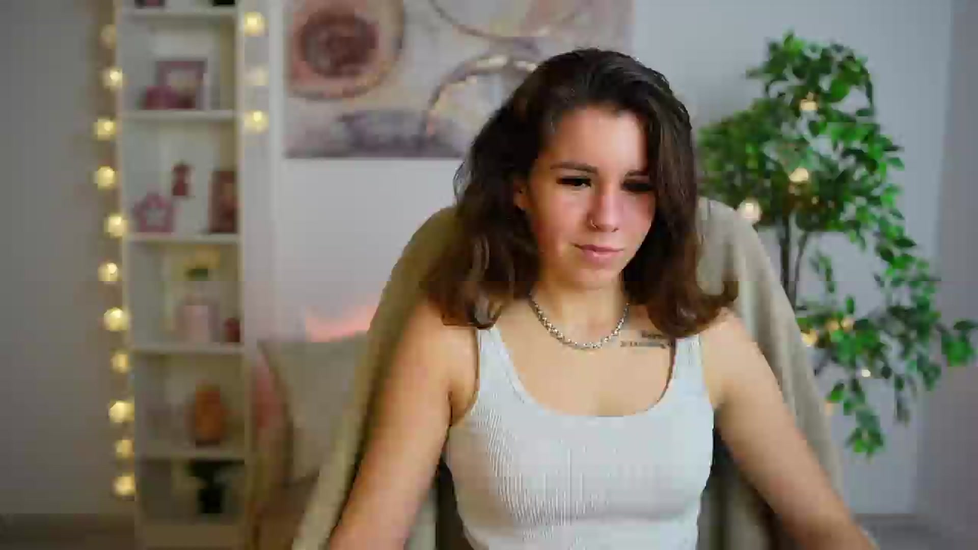 Gallery image thumbnail from Alyssa_Hall's myfreecams stream on, 12/20/2024, 18:56 image 7 of 20