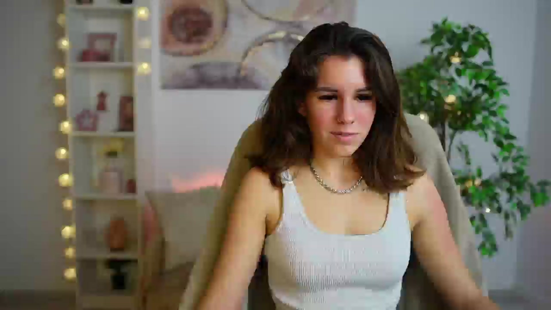 Gallery image thumbnail from Alyssa_Hall's myfreecams stream on, 12/20/2024, 18:56 image 16 of 20