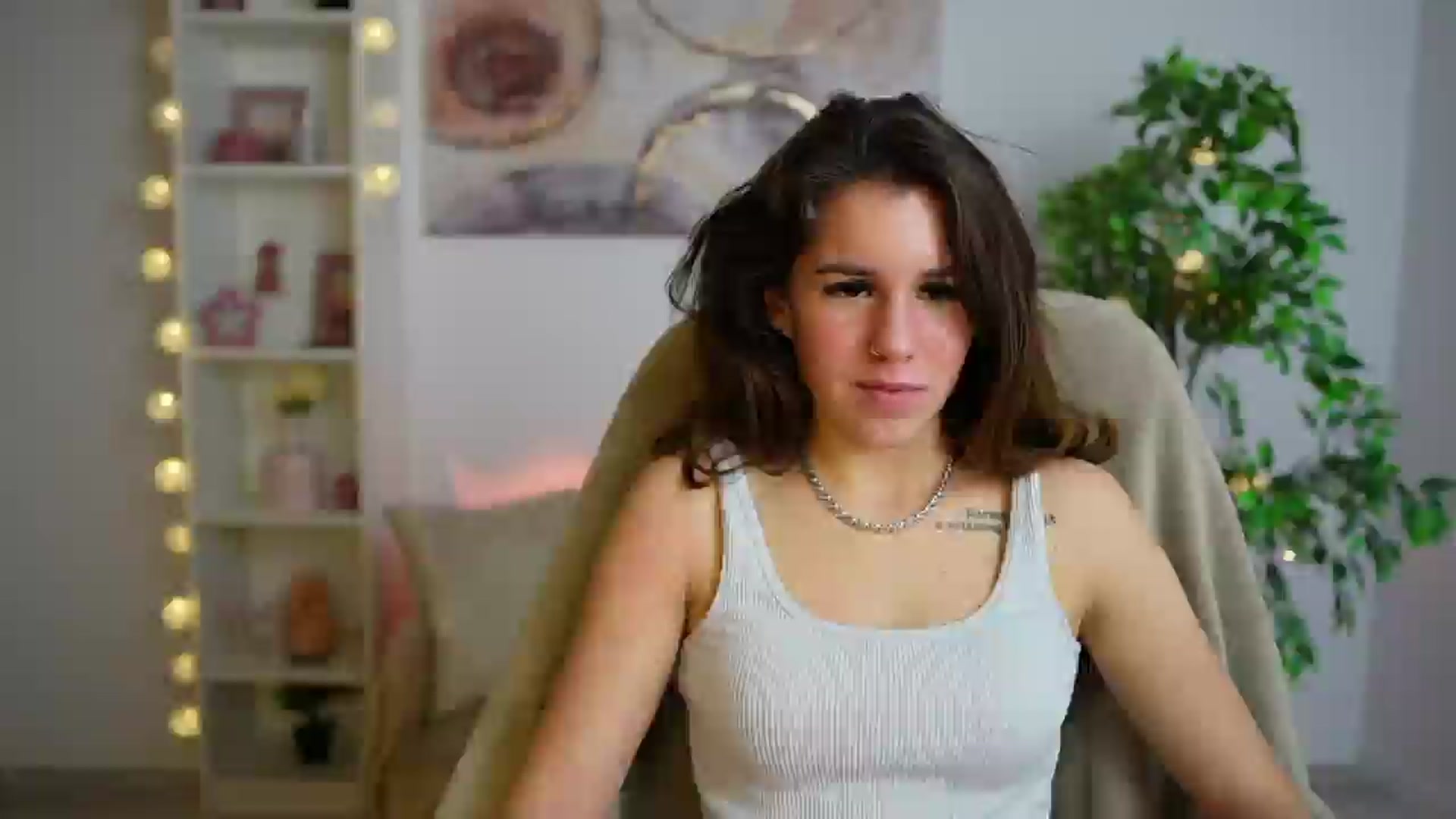 Gallery image thumbnail from Alyssa_Hall's myfreecams stream on, 12/20/2024, 18:56 image 3 of 20