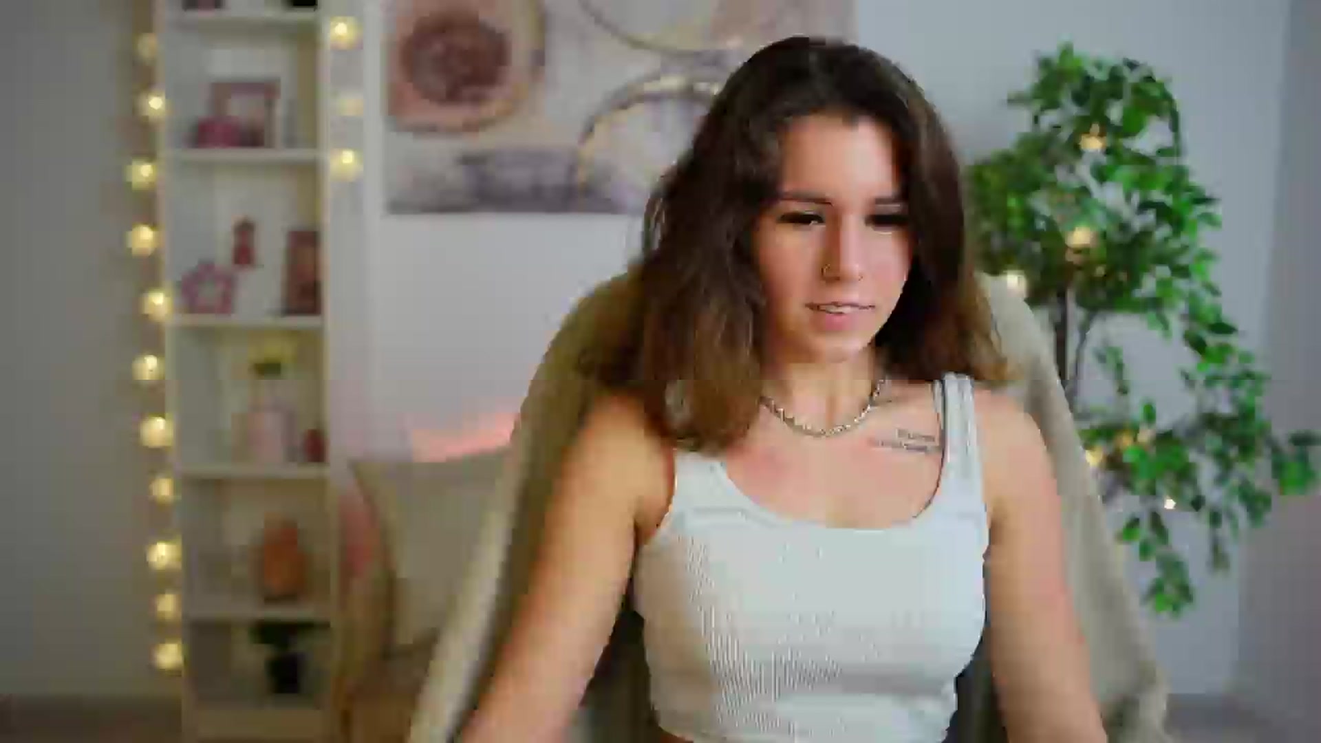 Gallery image thumbnail from Alyssa_Hall's myfreecams stream on, 12/20/2024, 18:56 image 18 of 20