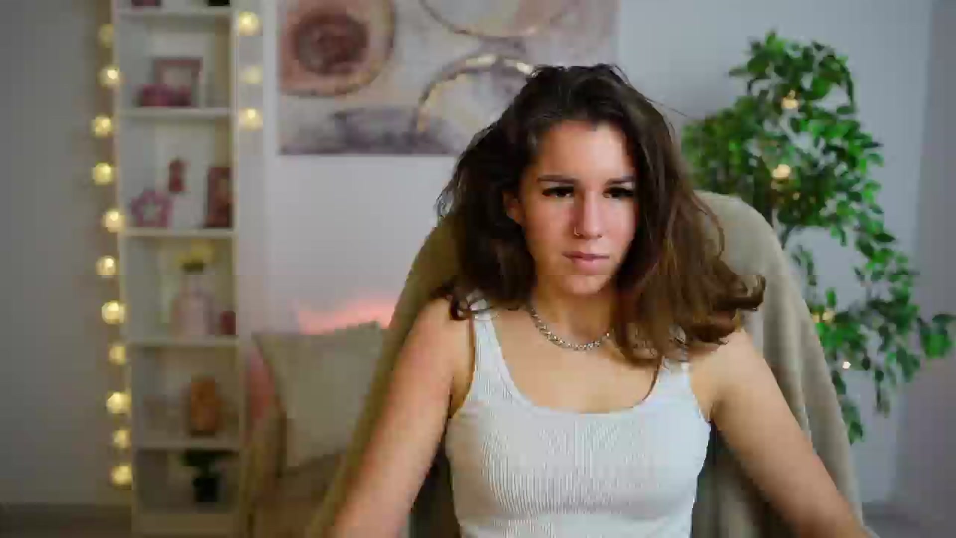 Gallery image thumbnail from Alyssa_Hall's myfreecams stream on, 12/20/2024, 18:56 image 4 of 20