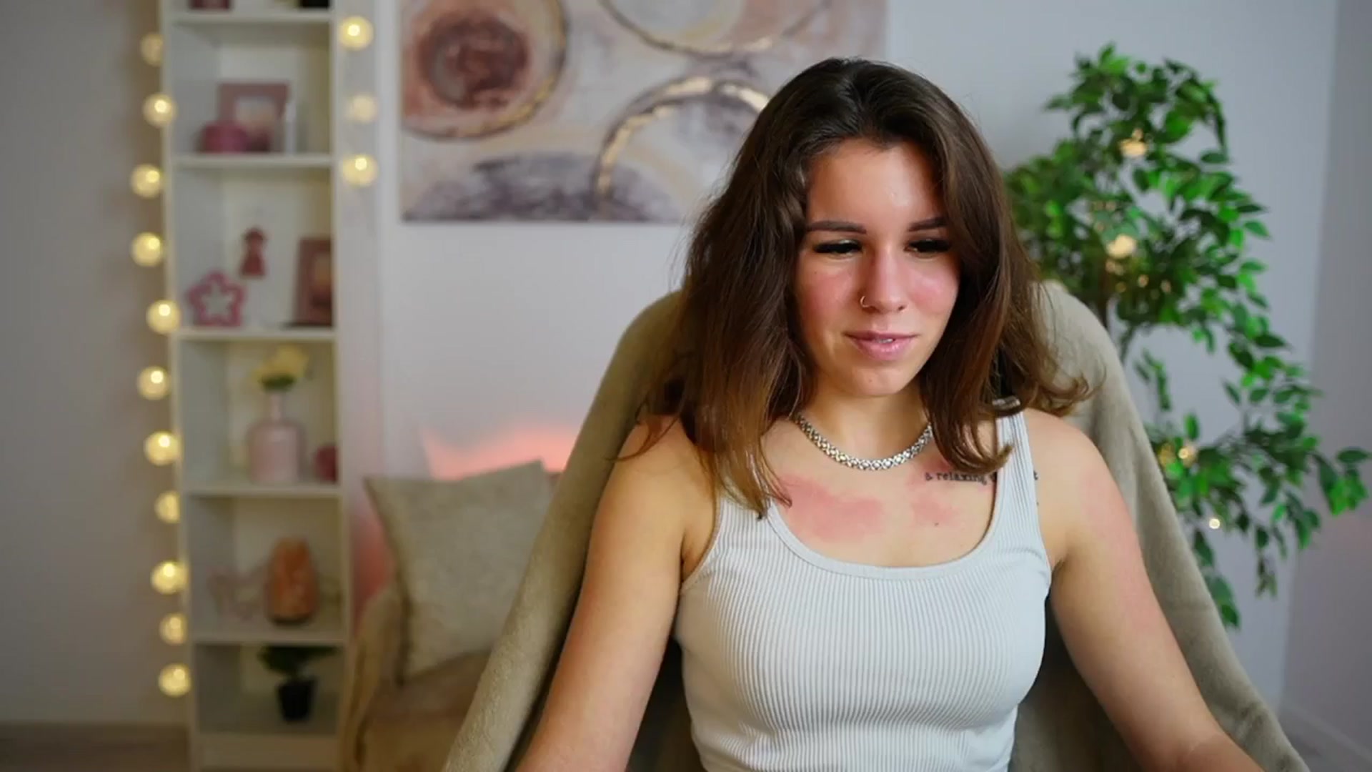 Gallery image thumbnail from Alyssa_Hall's myfreecams stream on, 12/20/2024, 18:56 image 20 of 20
