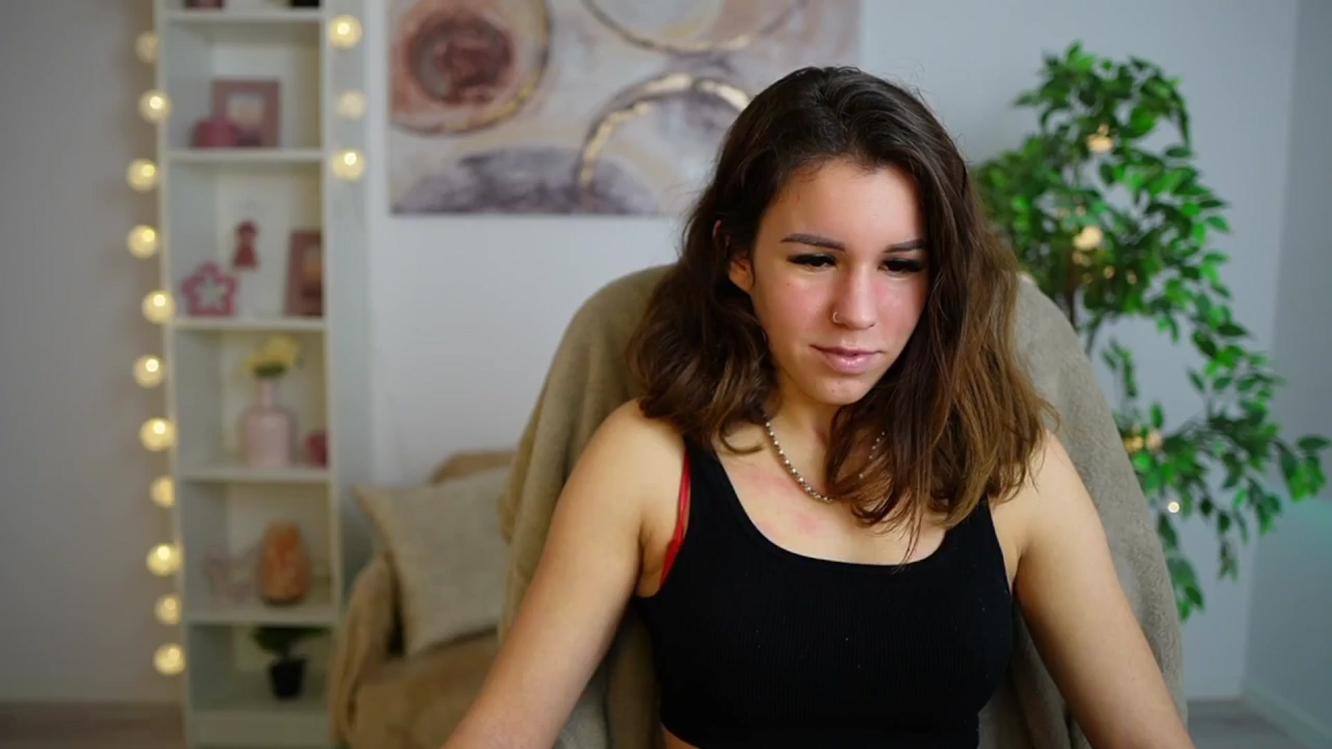 Gallery image thumbnail from Alyssa_Hall's myfreecams stream on, 12/21/2024, 14:07 image 10 of 20