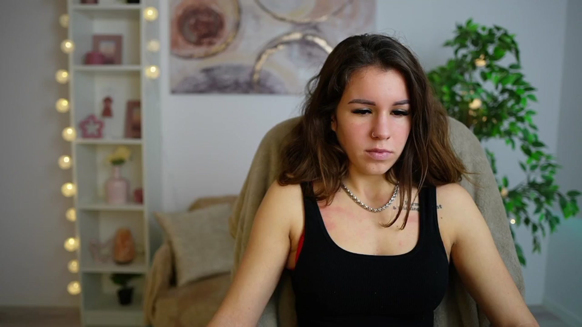 Gallery image thumbnail from Alyssa_Hall's myfreecams stream on, 12/21/2024, 14:07 image 14 of 20
