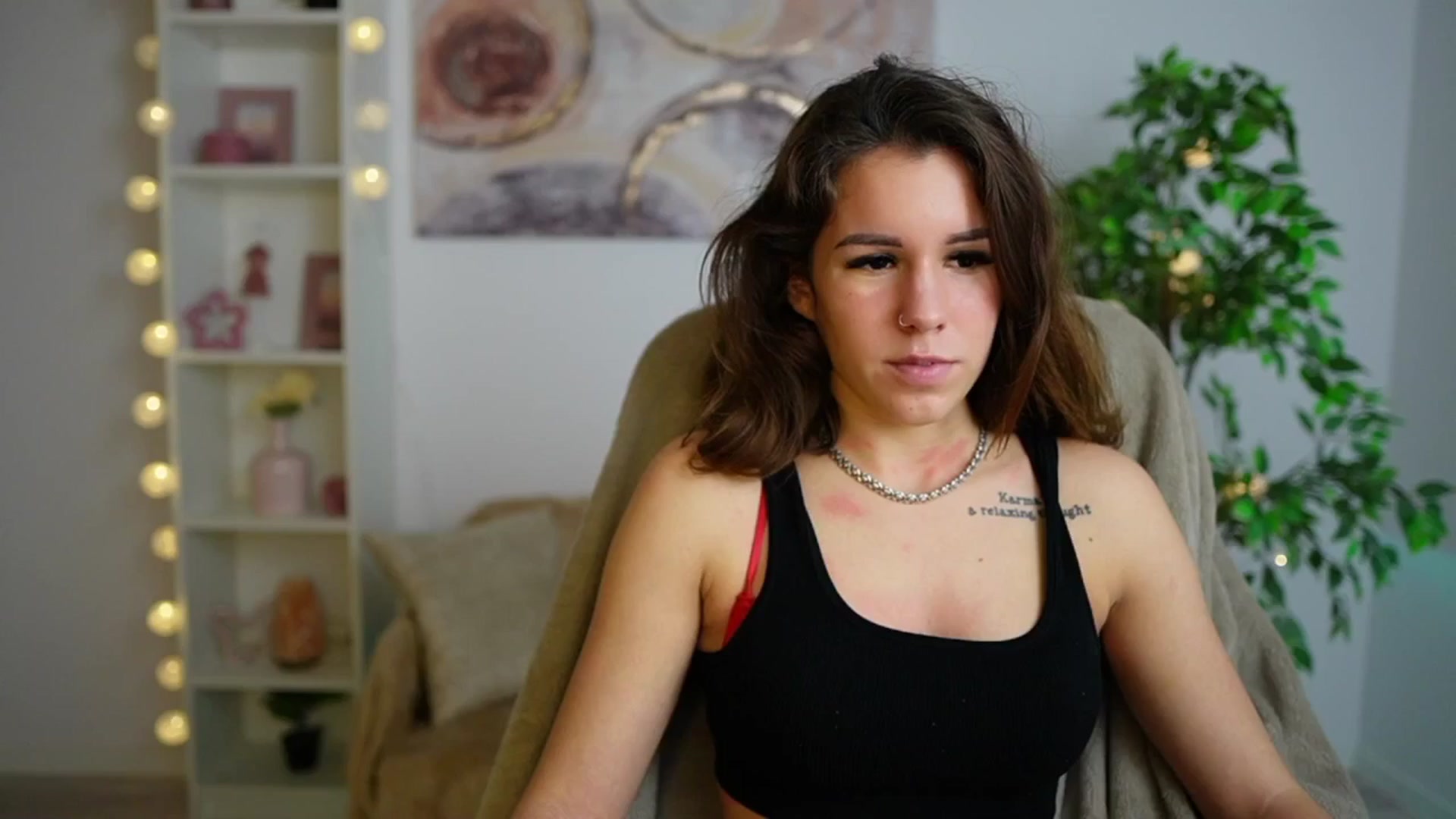 Gallery image thumbnail from Alyssa_Hall's myfreecams stream on, 12/21/2024, 15:53 image 12 of 20