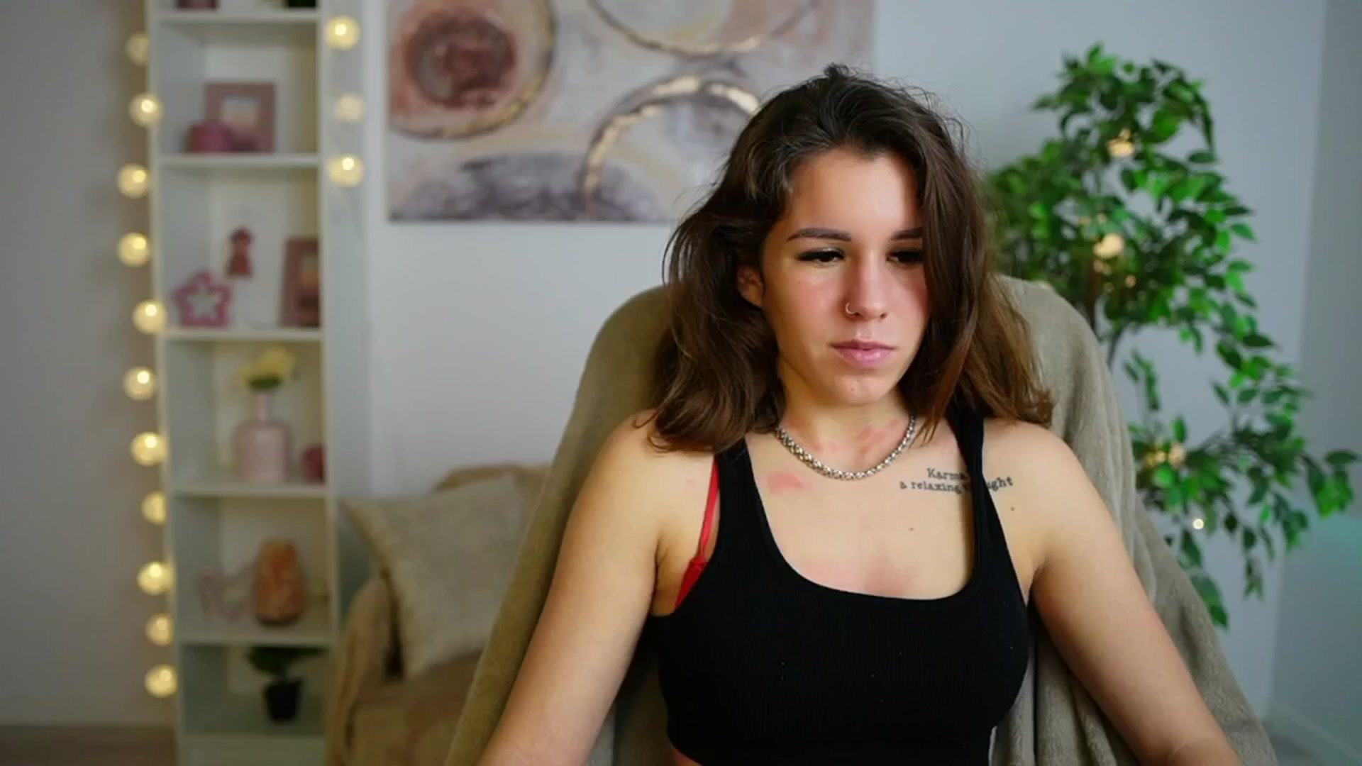 Gallery image thumbnail from Alyssa_Hall's myfreecams stream on, 12/21/2024, 15:53 image 14 of 20