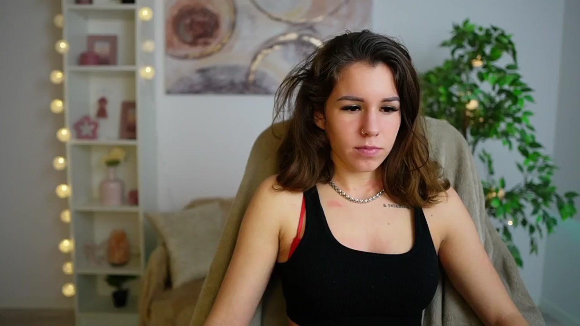 Gallery image thumbnail from Alyssa_Hall's myfreecams stream on, 12/21/2024, 15:53 image 15 of 20