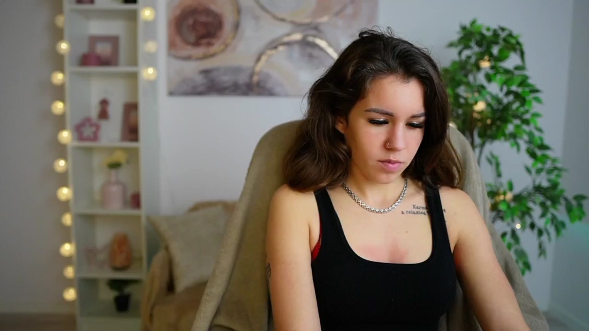 Gallery image thumbnail from Alyssa_Hall's myfreecams stream on, 12/21/2024, 15:53 image 6 of 20