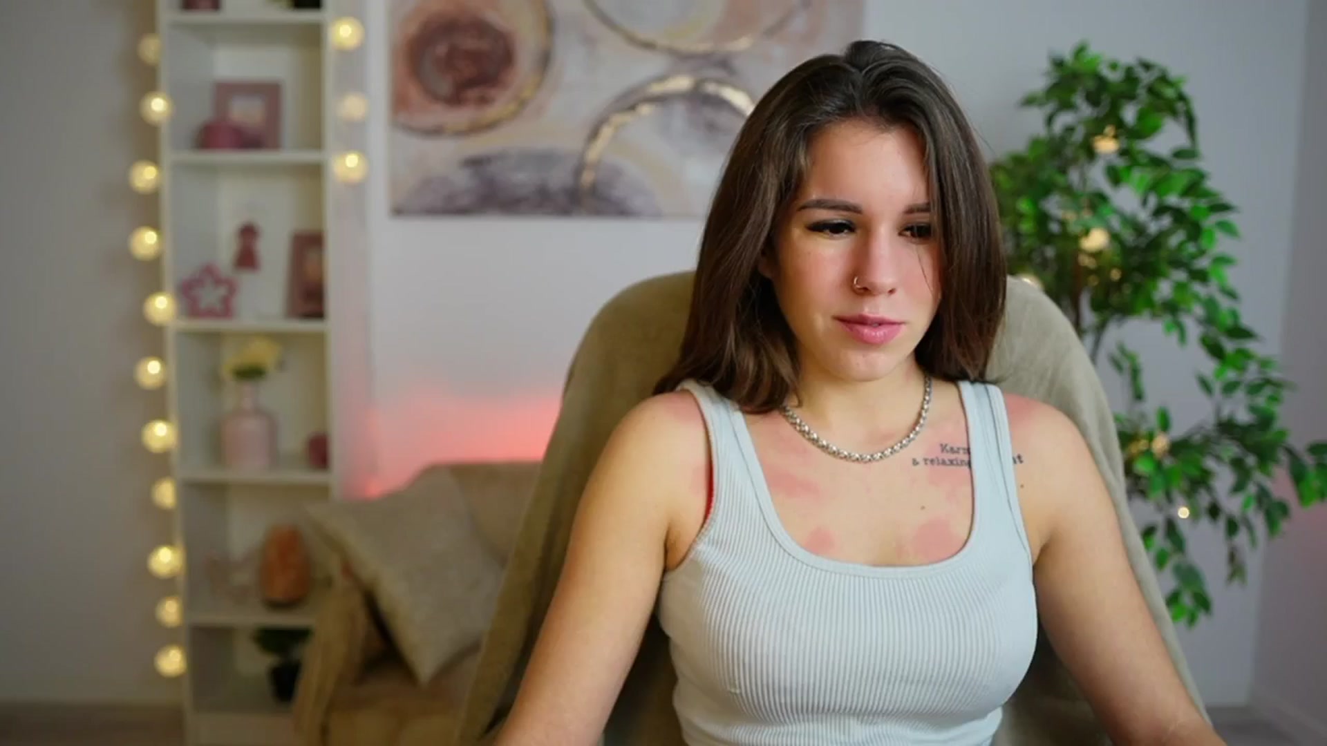 Gallery image thumbnail from Alyssa_Hall's myfreecams stream on, 12/23/2024, 15:00 image 6 of 20