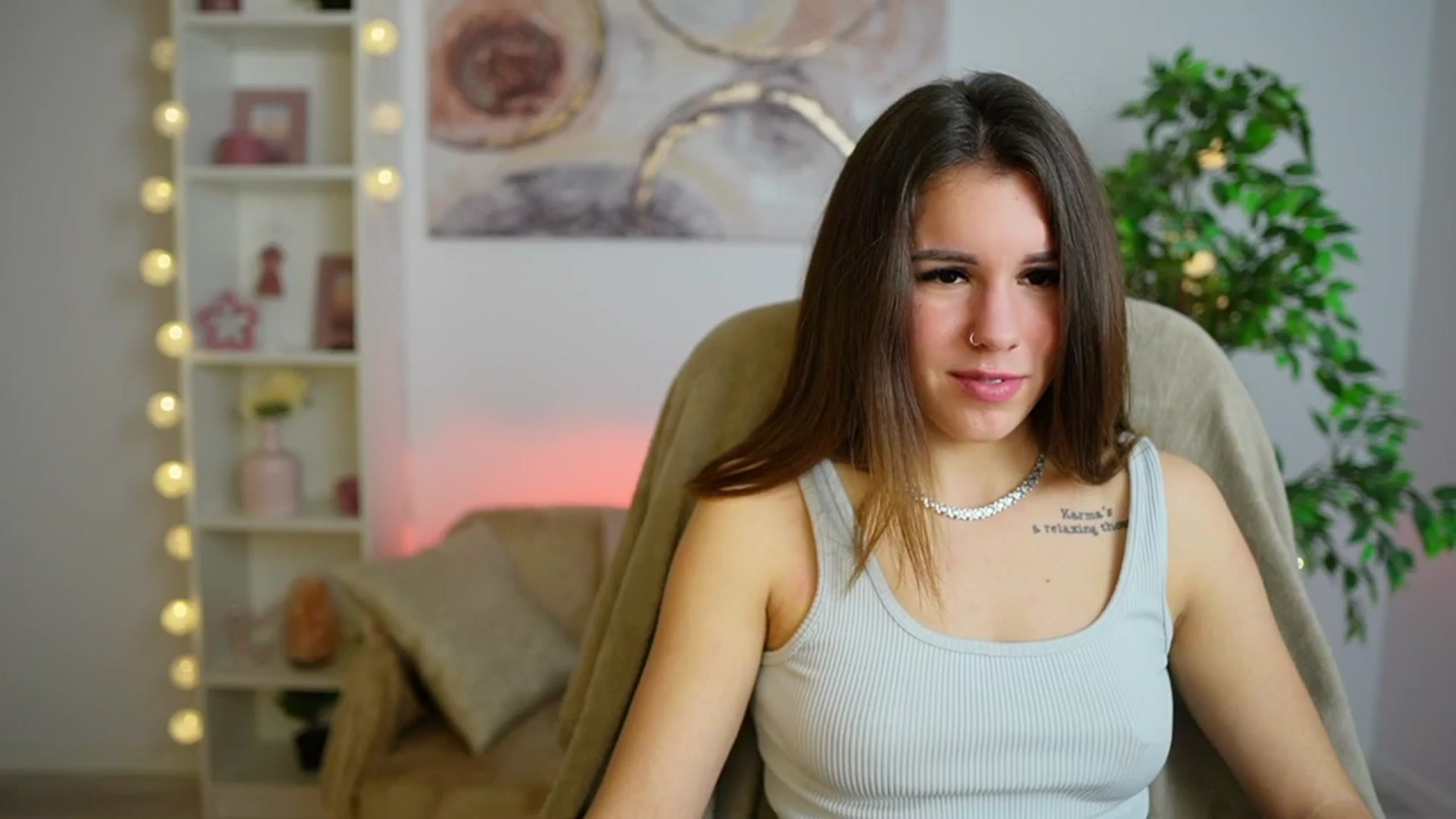Gallery image thumbnail from Alyssa_Hall's myfreecams stream on, 12/23/2024, 15:42 image 15 of 20