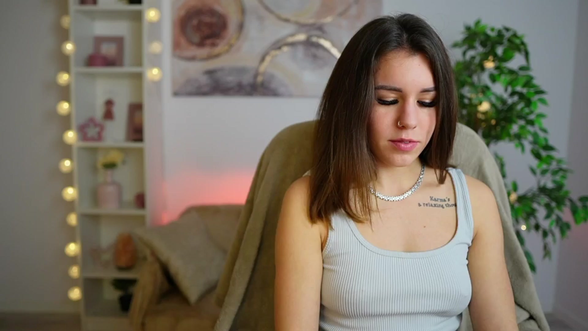 Gallery image thumbnail from Alyssa_Hall's myfreecams stream on, 12/23/2024, 15:42 image 17 of 20