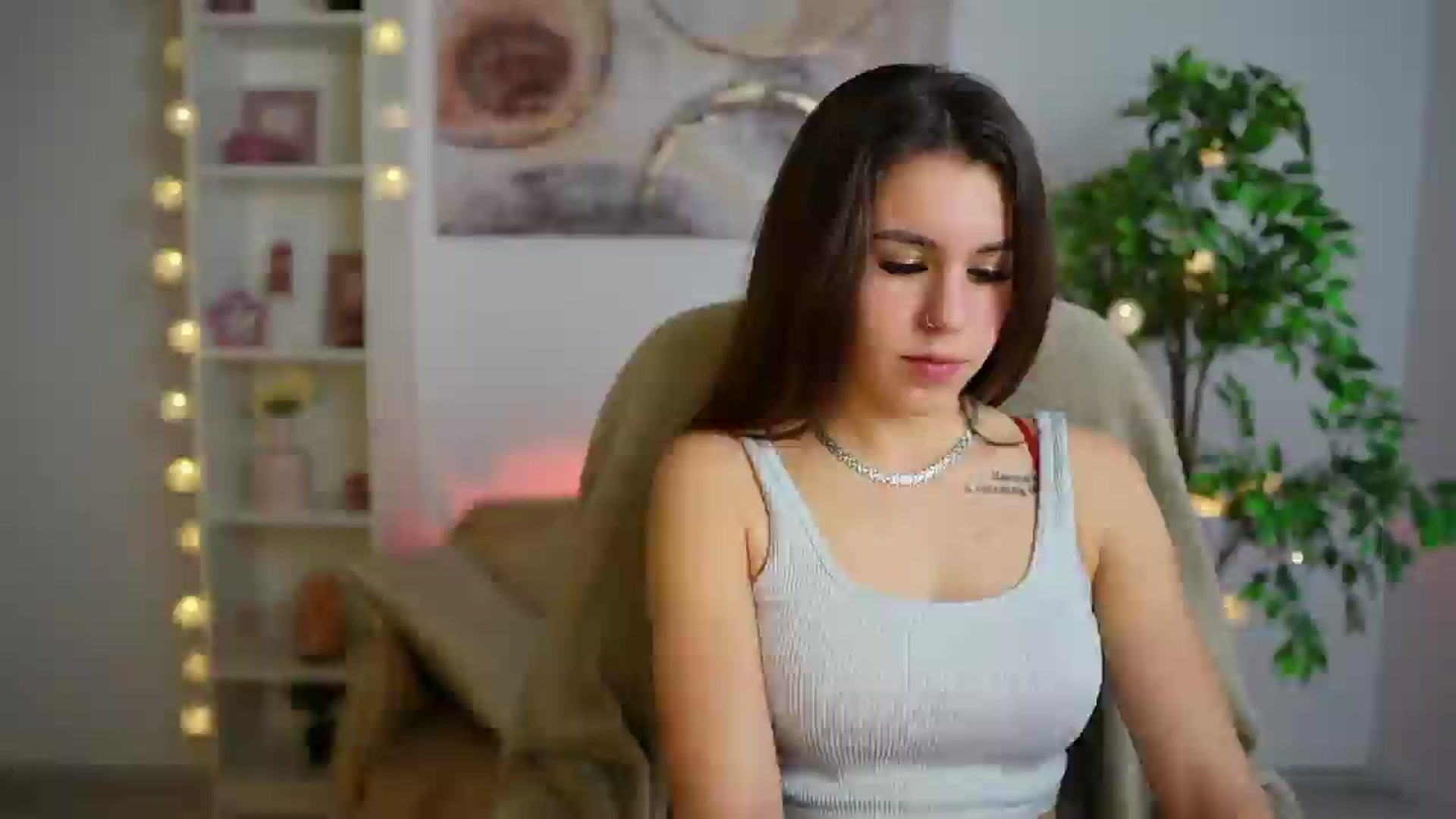 Gallery image thumbnail from Alyssa_Hall's myfreecams stream on, 12/23/2024, 18:51 image 12 of 20