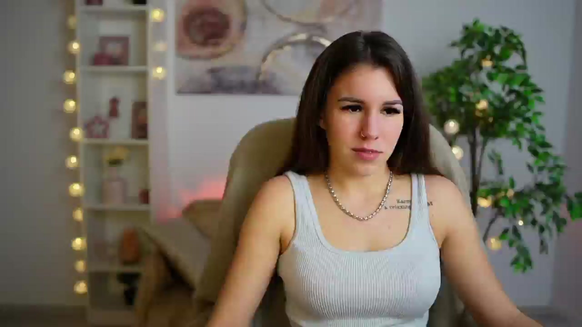 Gallery image thumbnail from Alyssa_Hall's myfreecams stream on, 12/23/2024, 18:51 image 1 of 20