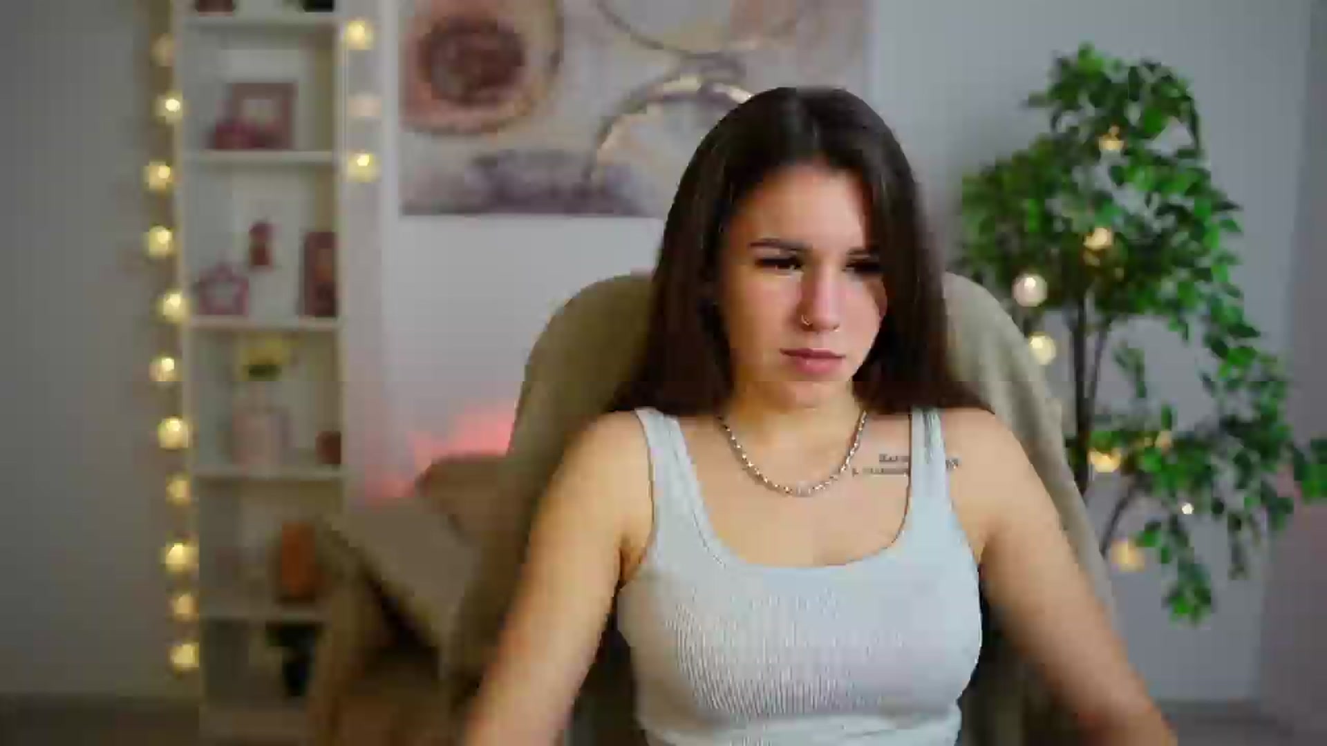 Gallery image thumbnail from Alyssa_Hall's myfreecams stream on, 12/23/2024, 18:51 image 3 of 20