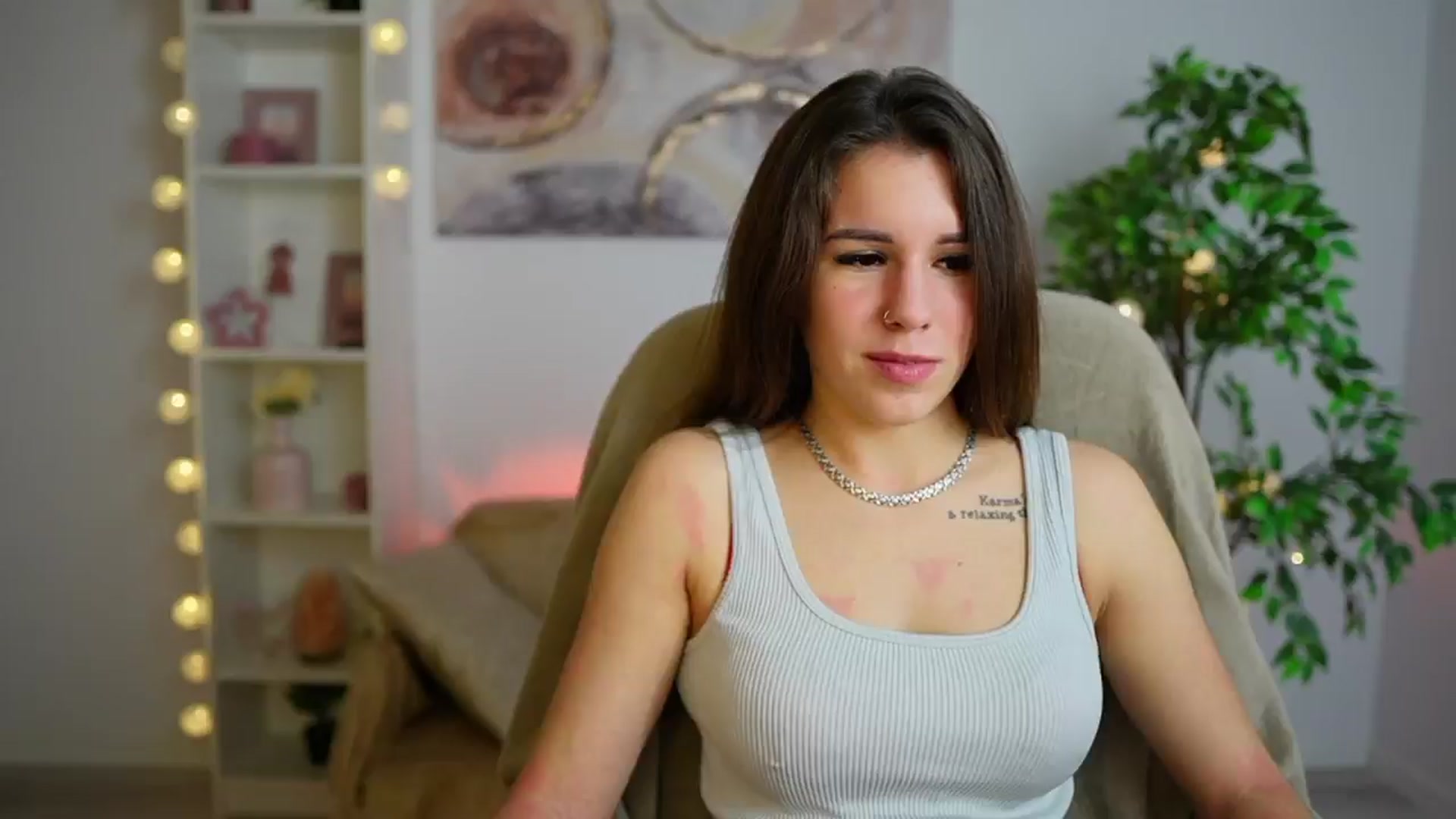 Gallery image thumbnail from Alyssa_Hall's myfreecams stream on, 12/23/2024, 20:04 image 6 of 20