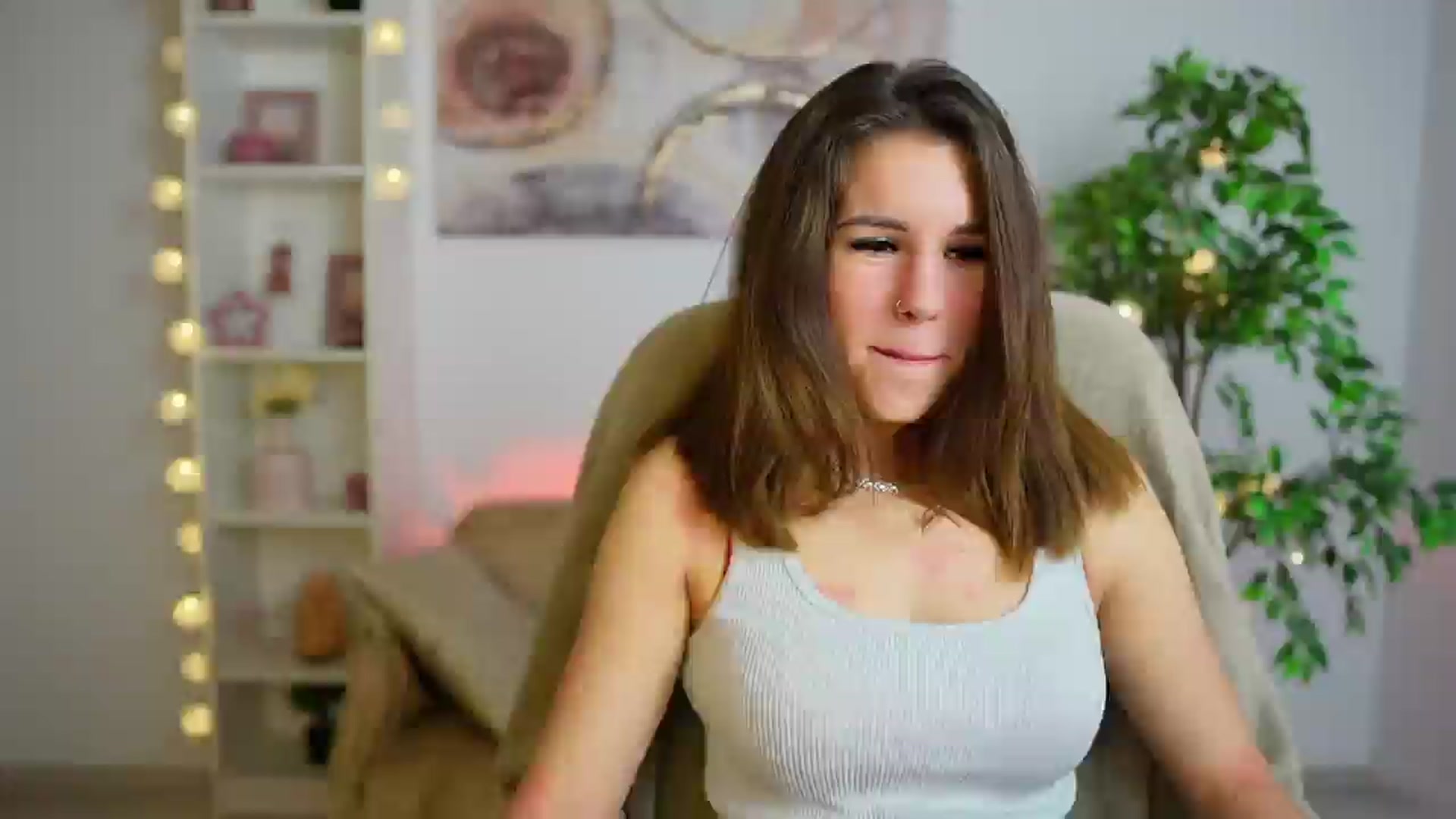 Gallery image thumbnail from Alyssa_Hall's myfreecams stream on, 12/23/2024, 20:04 image 5 of 20