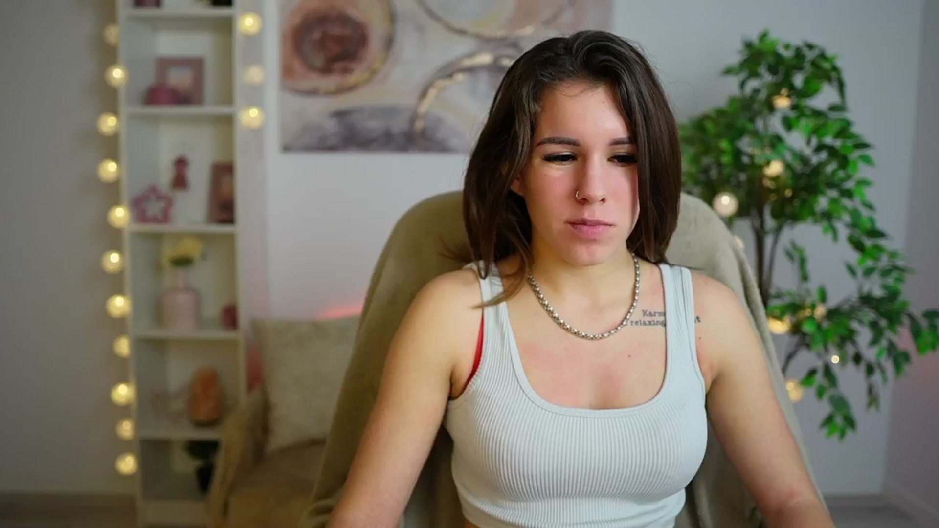 Gallery image thumbnail from Alyssa_Hall's myfreecams stream on, 12/25/2024, 15:16 image 8 of 20