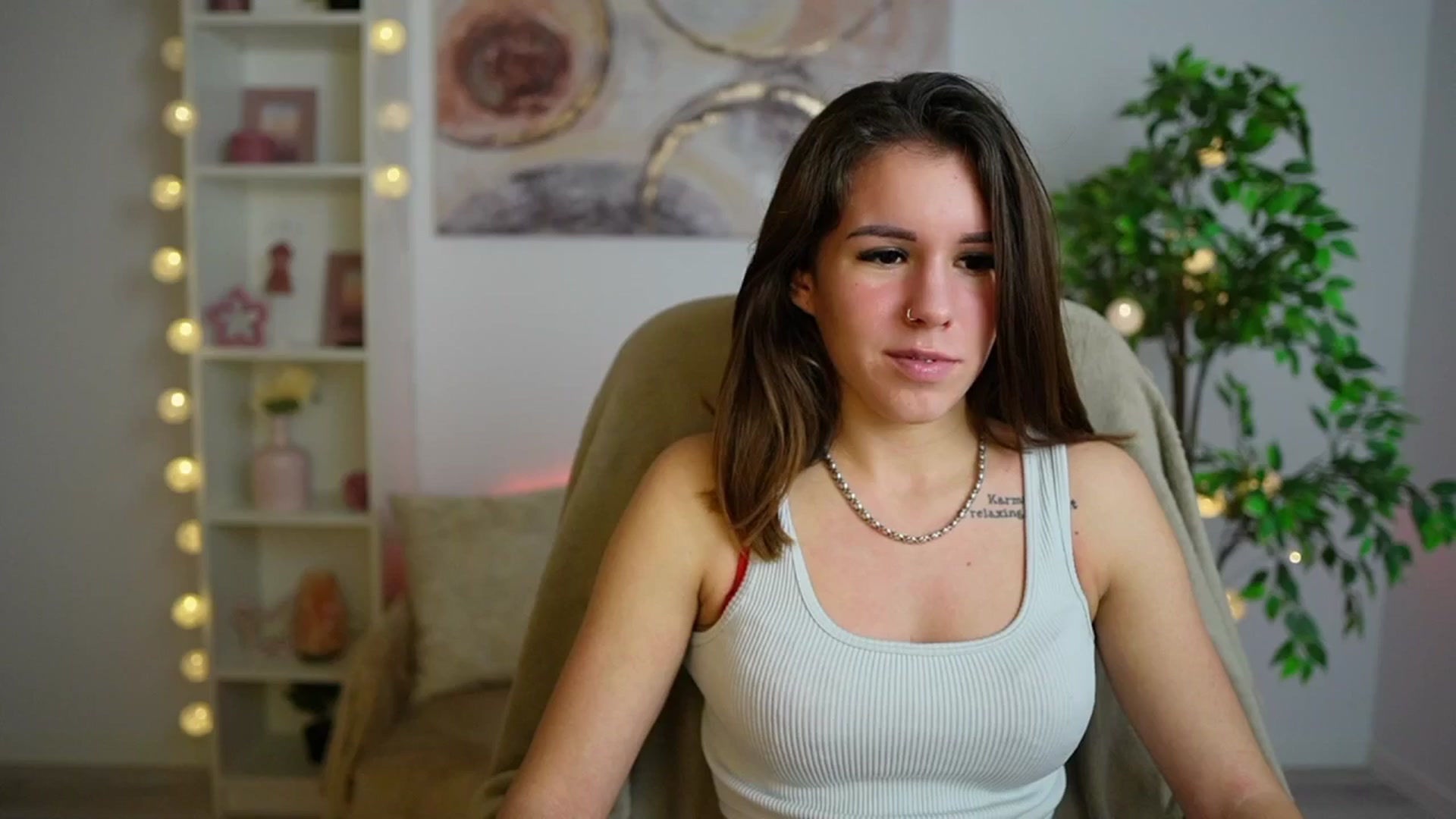 Gallery image thumbnail from Alyssa_Hall's myfreecams stream on, 12/25/2024, 15:16 image 12 of 20