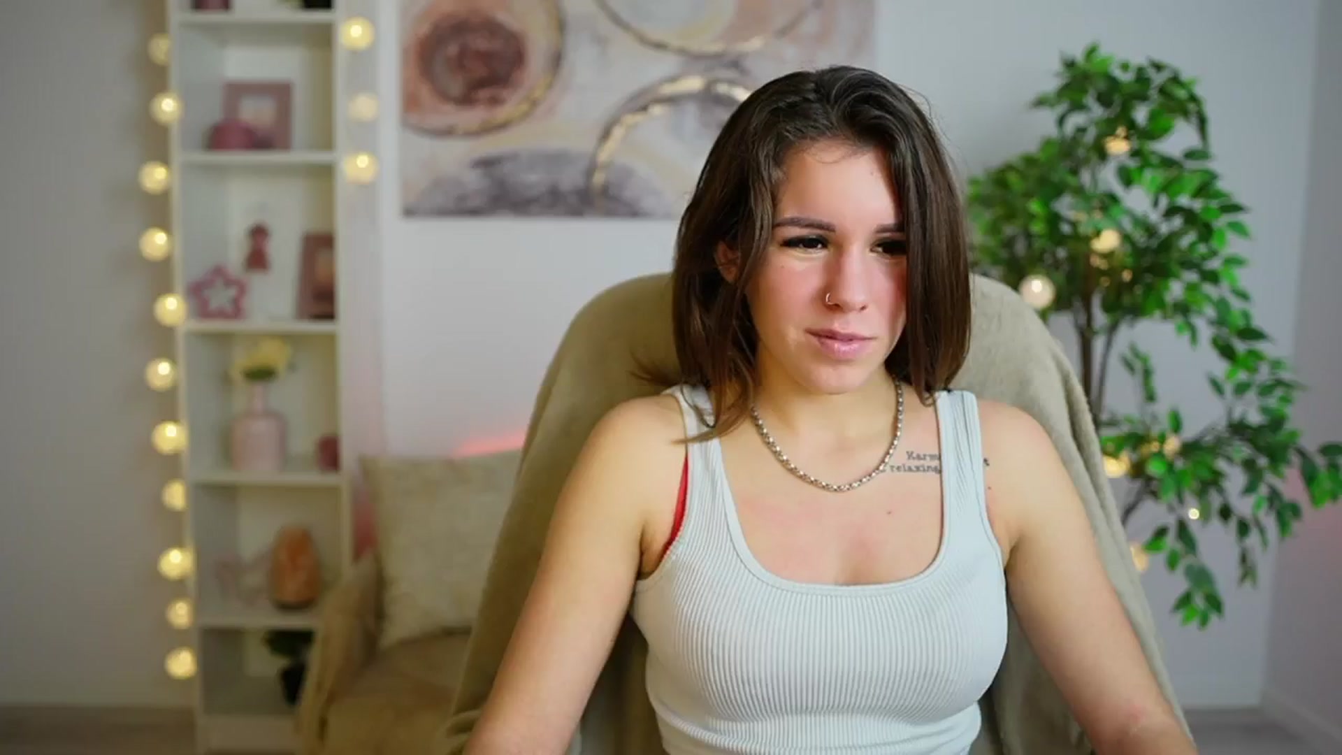 Gallery image thumbnail from Alyssa_Hall's myfreecams stream on, 12/25/2024, 15:16 image 11 of 20