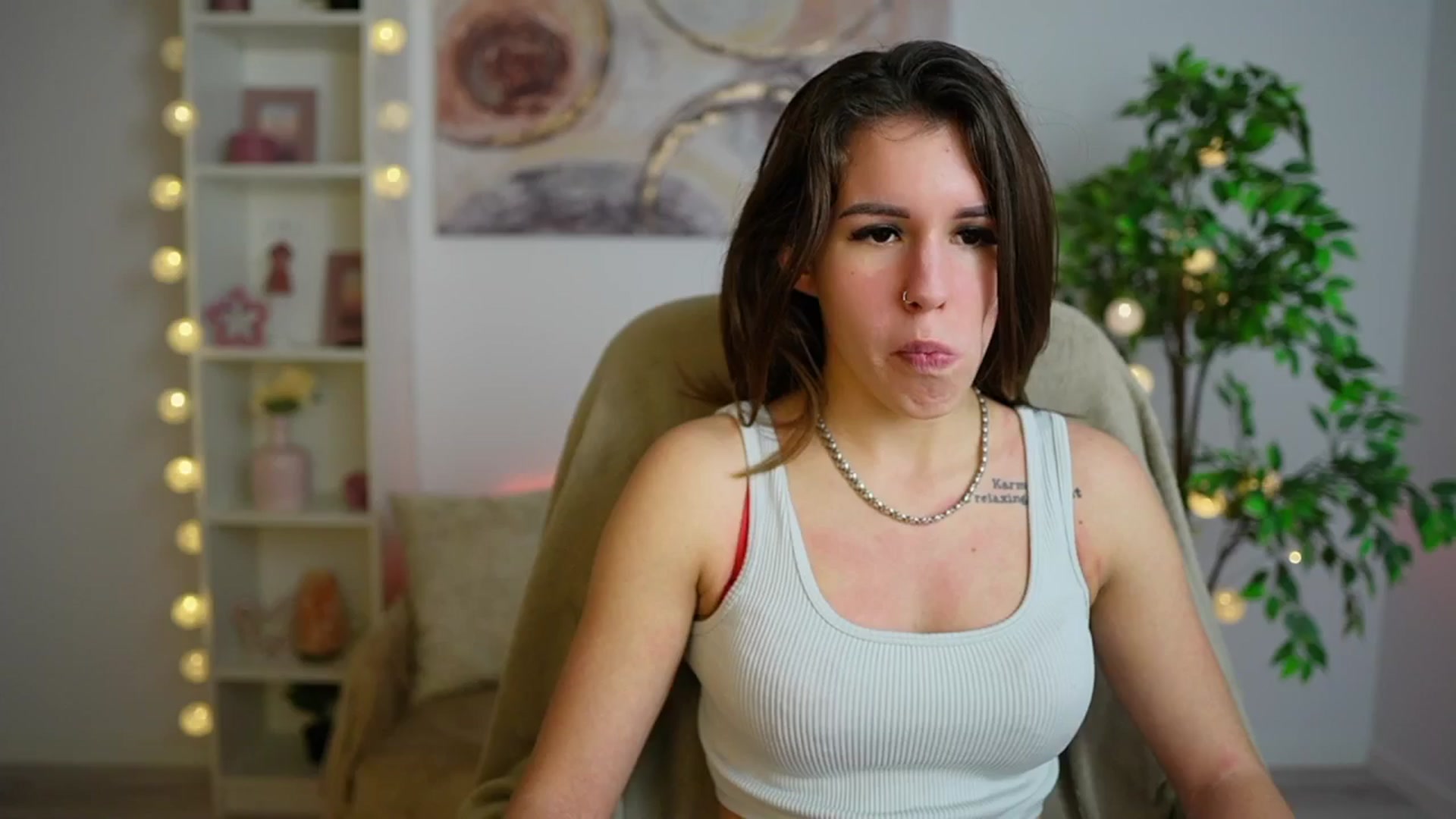 Gallery image thumbnail from Alyssa_Hall's myfreecams stream on, 12/25/2024, 15:16 image 7 of 20