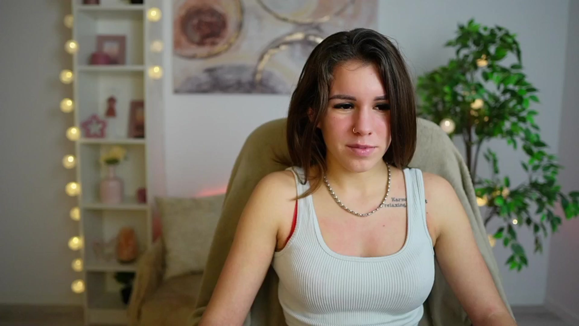 Gallery image thumbnail from Alyssa_Hall's myfreecams stream on, 12/25/2024, 15:16 image 10 of 20
