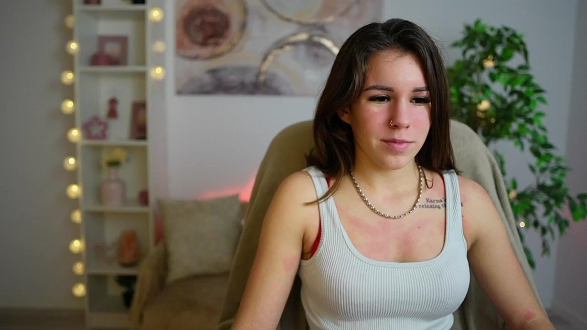 Gallery image thumbnail from Alyssa_Hall's myfreecams stream on, 12/25/2024, 15:16 image 2 of 20