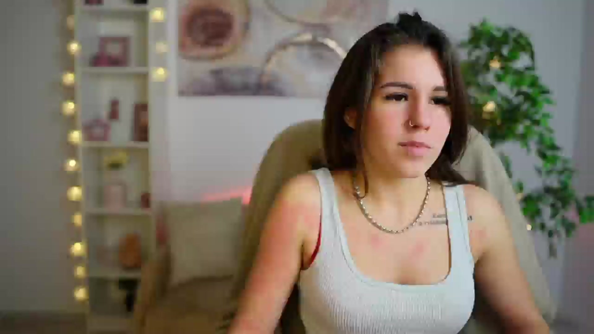 Gallery image thumbnail from Alyssa_Hall's myfreecams stream on, 12/25/2024, 15:16 image 18 of 20