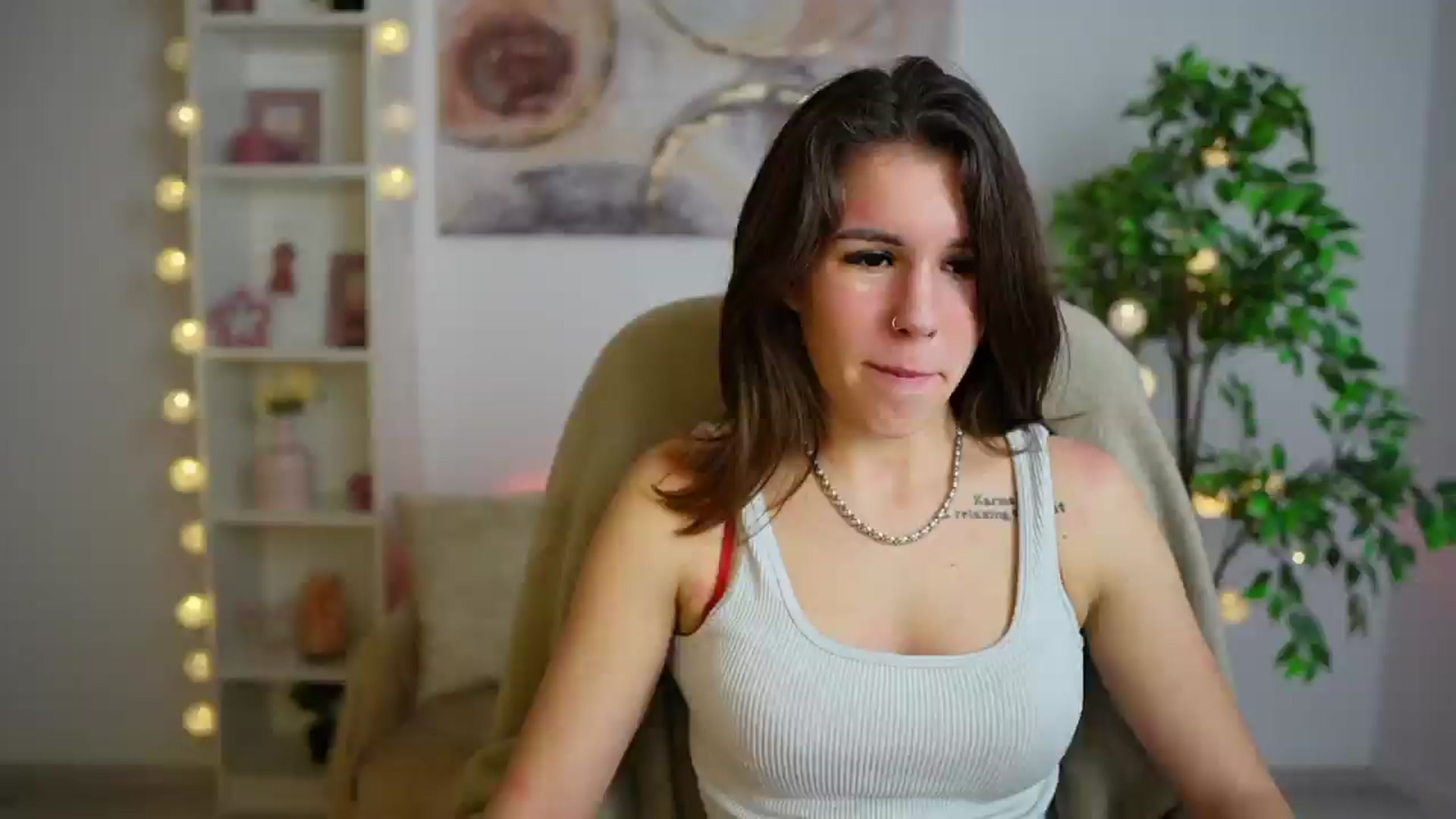 Gallery image thumbnail from Alyssa_Hall's myfreecams stream on, 12/25/2024, 17:21 image 2 of 20