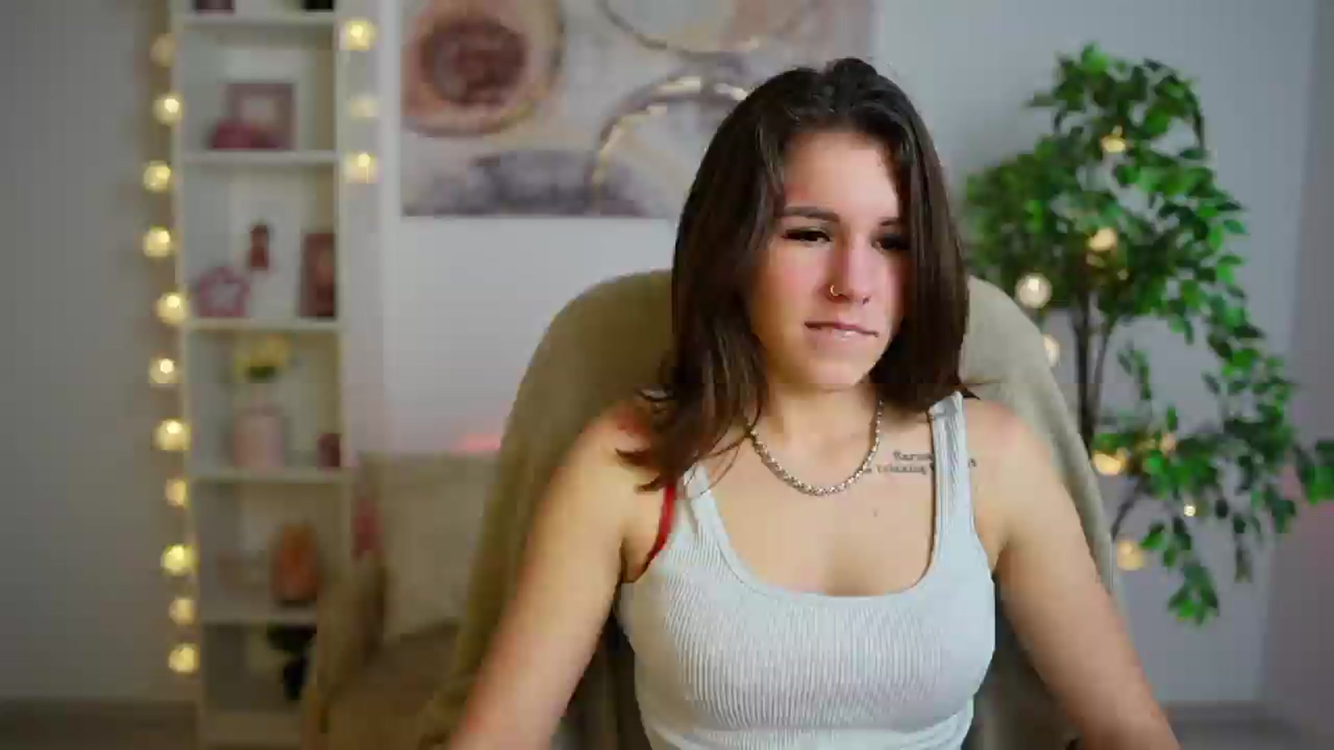 Gallery image thumbnail from Alyssa_Hall's myfreecams stream on, 12/25/2024, 17:21 image 5 of 20