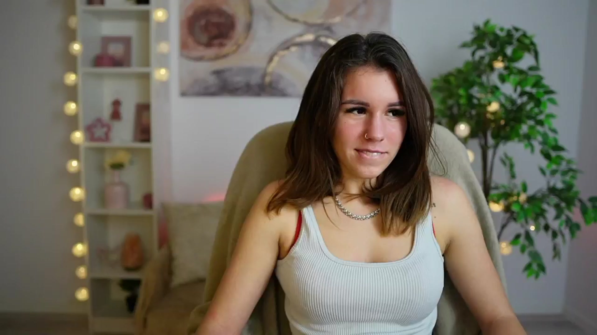 Gallery image thumbnail from Alyssa_Hall's myfreecams stream on, 12/25/2024, 17:21 image 13 of 20