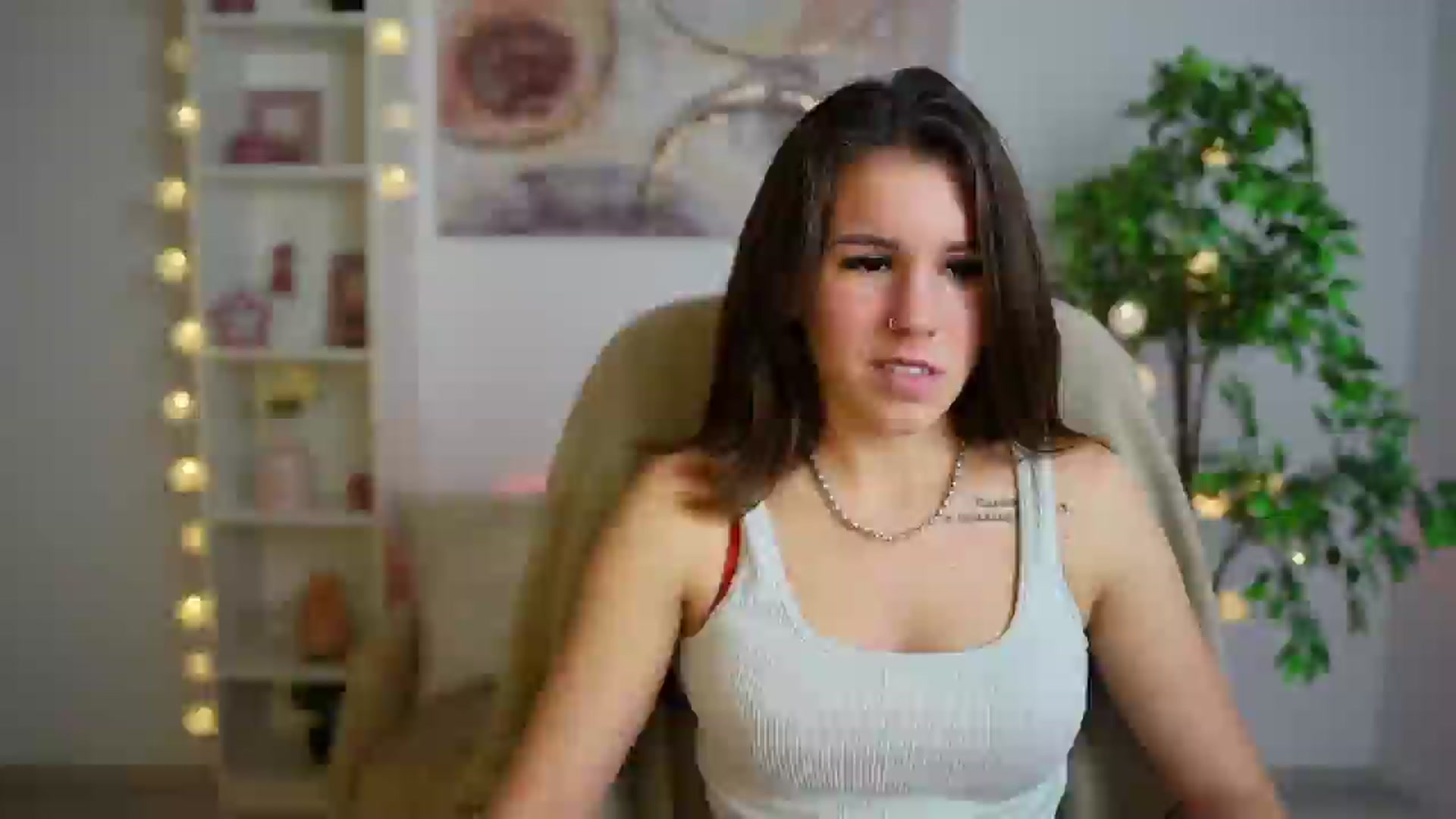 Gallery image thumbnail from Alyssa_Hall's myfreecams stream on, 12/25/2024, 17:21 image 6 of 20
