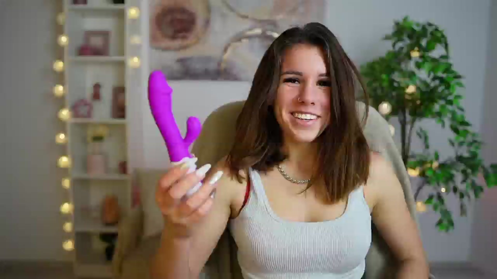 Gallery image thumbnail from Alyssa_Hall's myfreecams stream on, 12/25/2024, 17:21 image 11 of 20