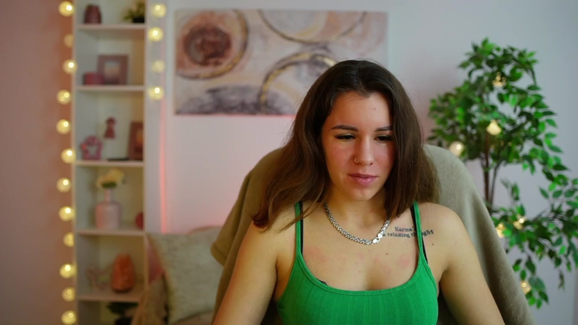 Gallery image thumbnail from Alyssa_Hall's myfreecams stream on, 01/09/2025, 14:46 image 17 of 20