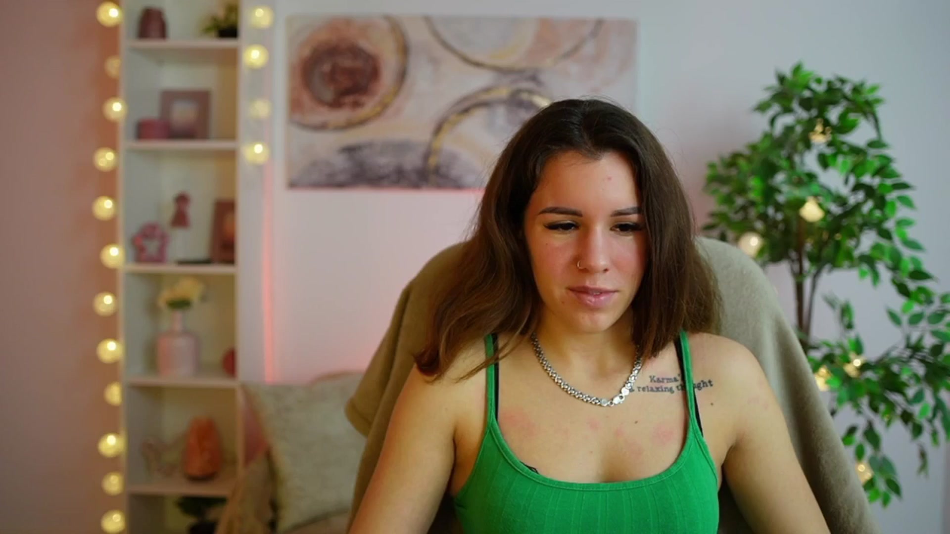 Gallery image thumbnail from Alyssa_Hall's myfreecams stream on, 01/09/2025, 14:46 image 16 of 20