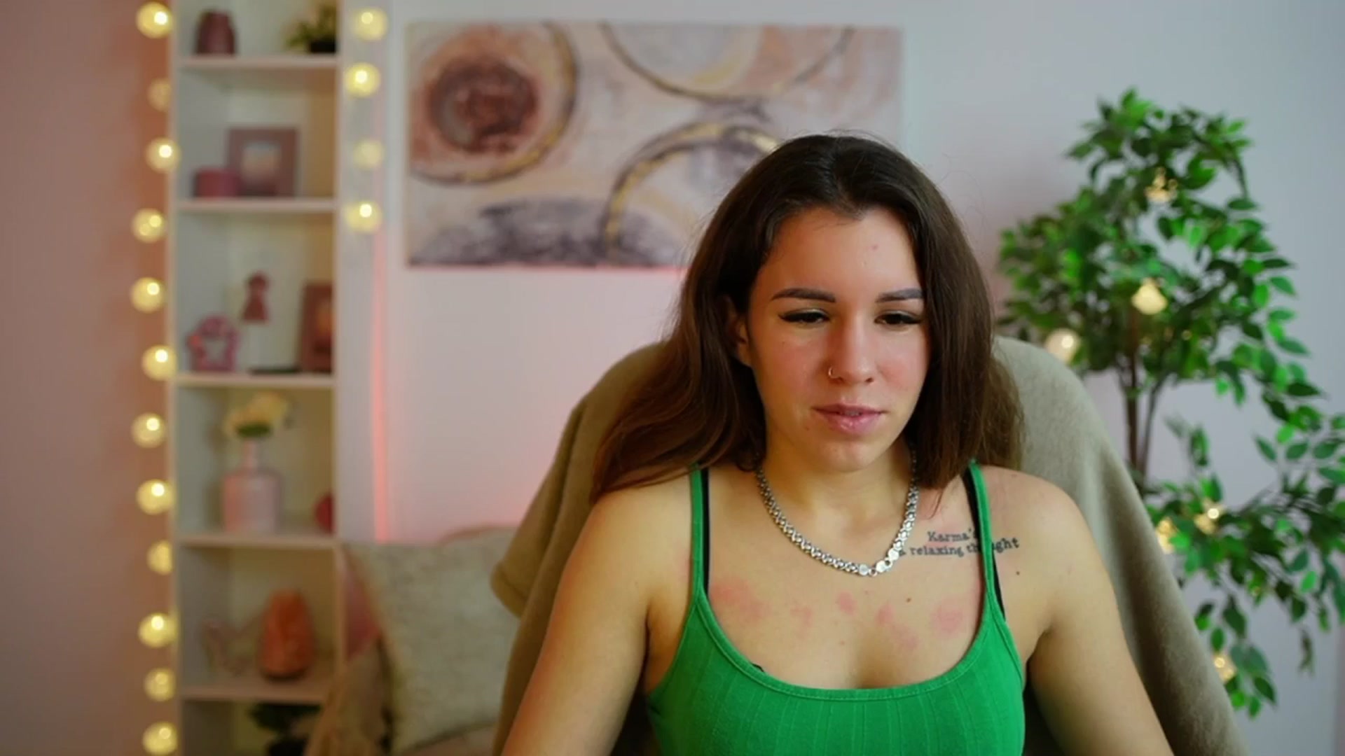 Gallery image thumbnail from Alyssa_Hall's myfreecams stream on, 01/09/2025, 14:46 image 12 of 20