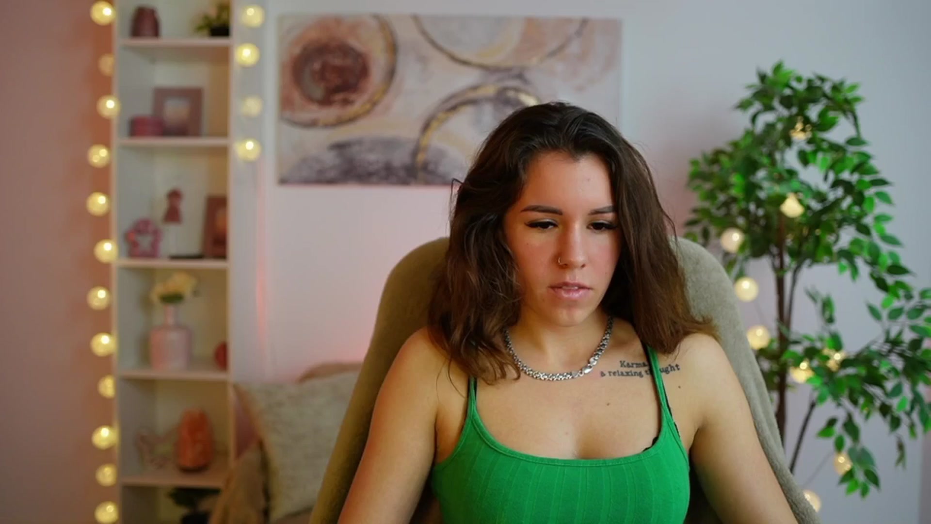 Gallery image thumbnail from Alyssa_Hall's myfreecams stream on, 01/09/2025, 15:57 image 16 of 20